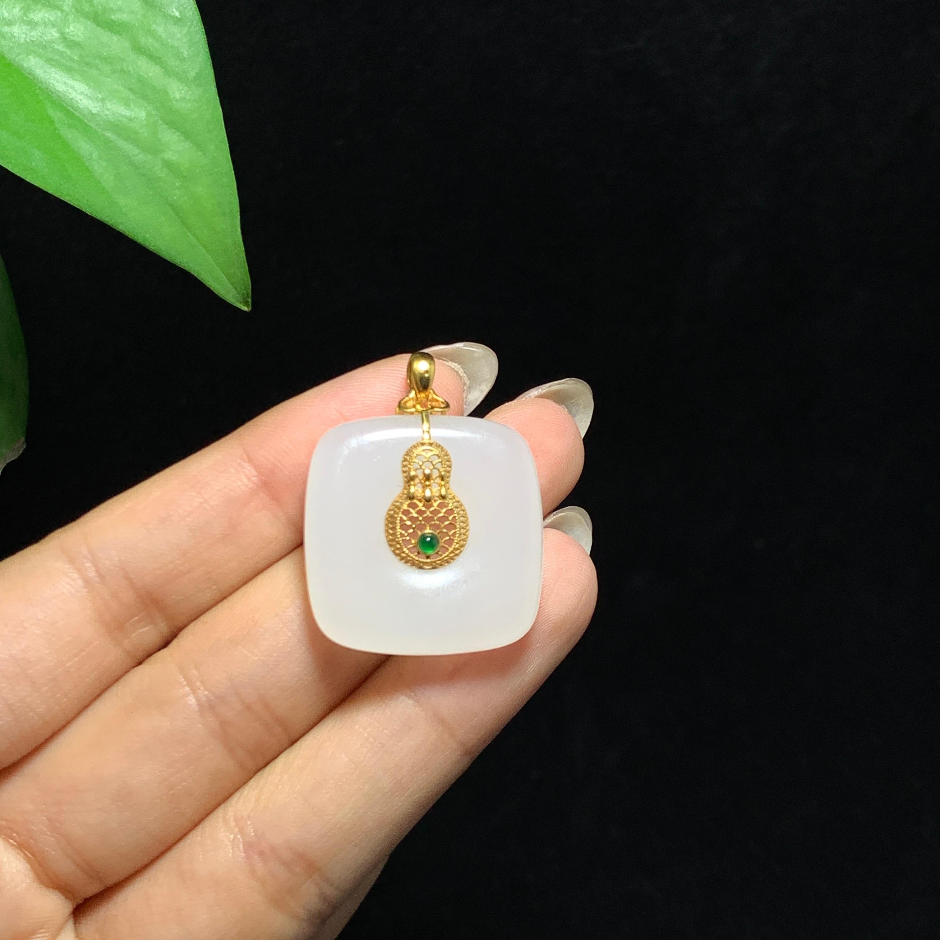 18k金镶和田山料白玉无事牌挂件（8.5g）
