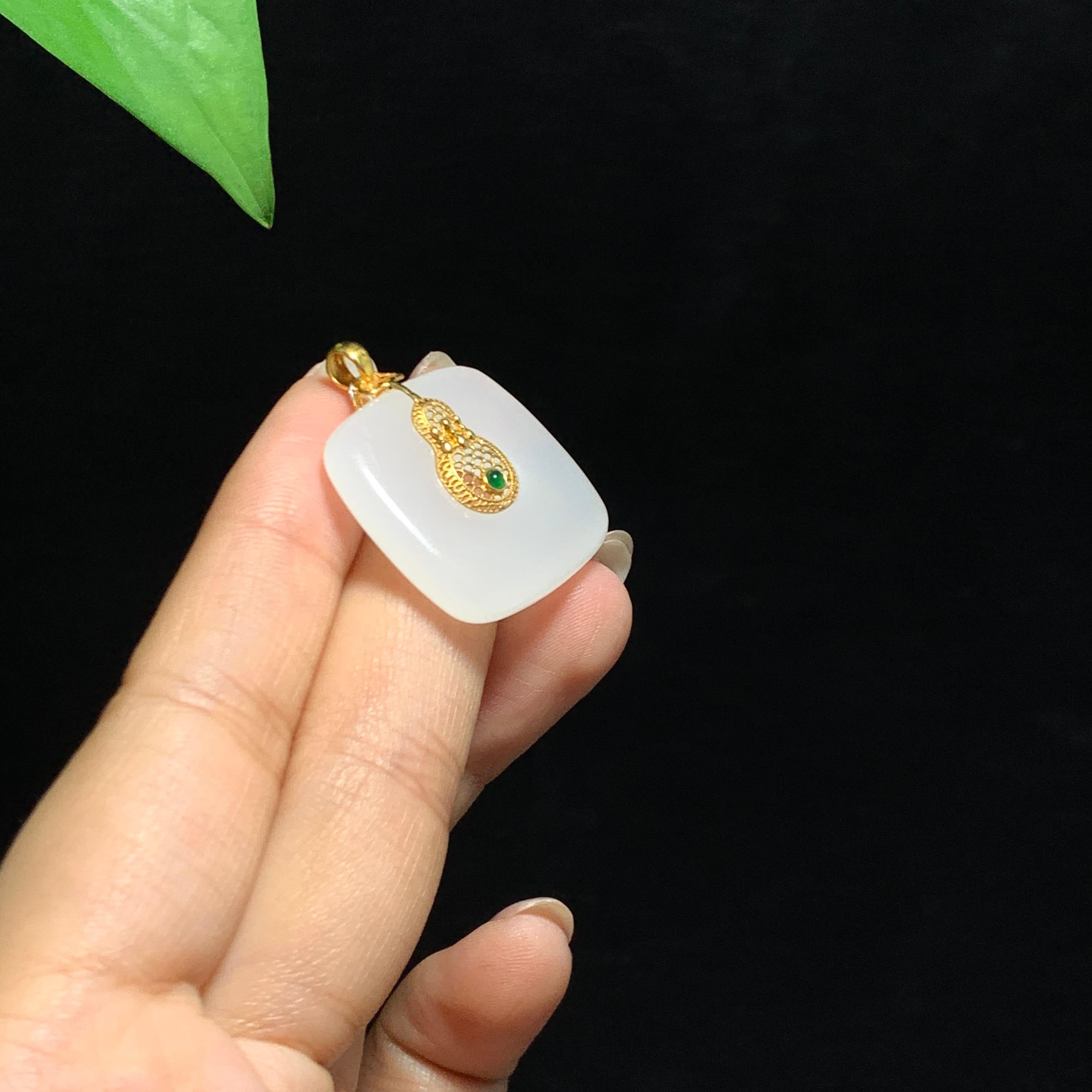 18k金镶和田山料白玉无事牌挂件（8.5g）