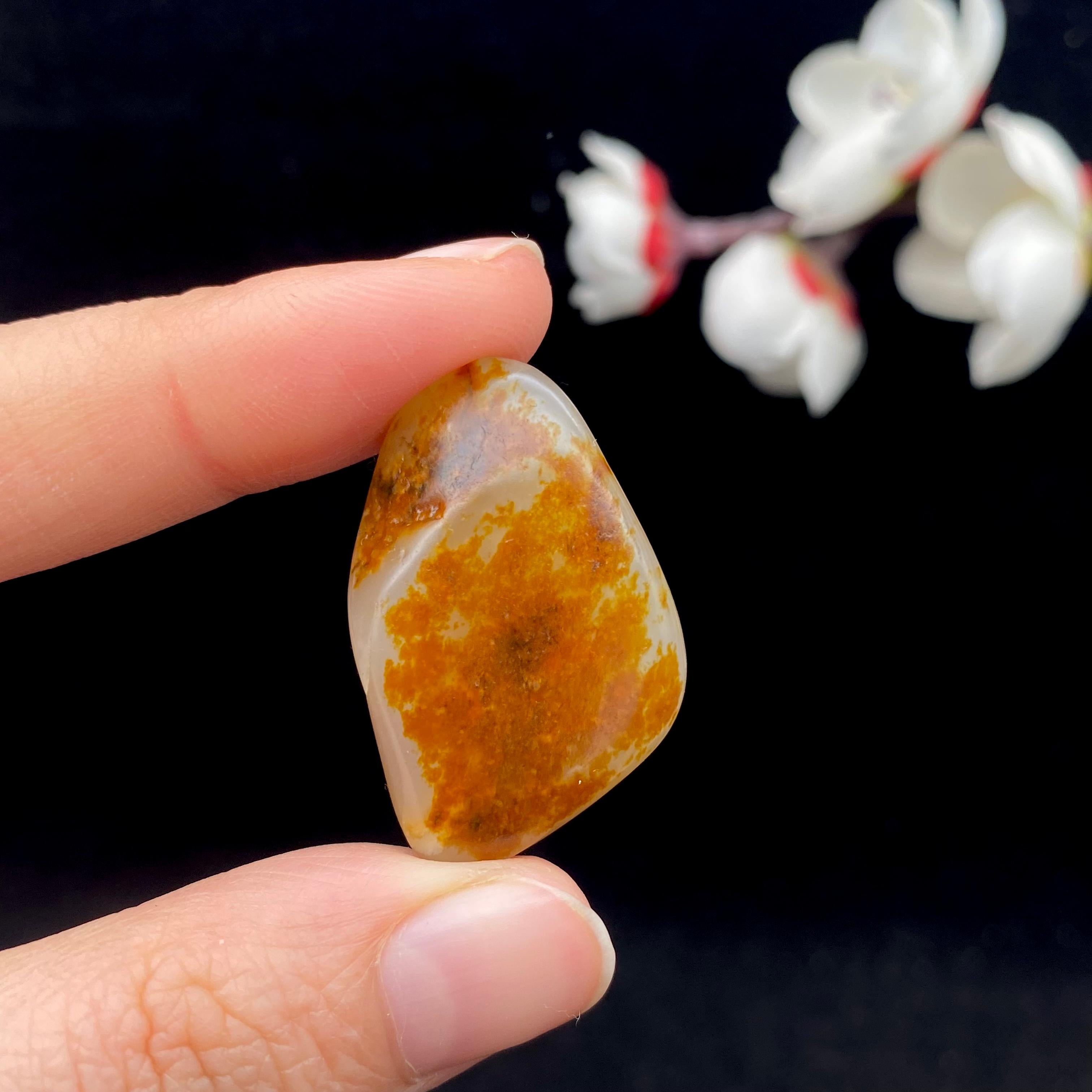 和田玉聚红皮籽料吊坠籽（8.6g）