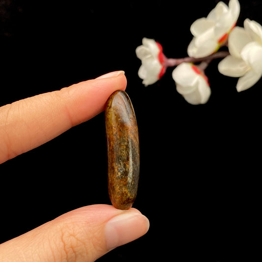 和田玉红沁皮籽料原石（9.1g）