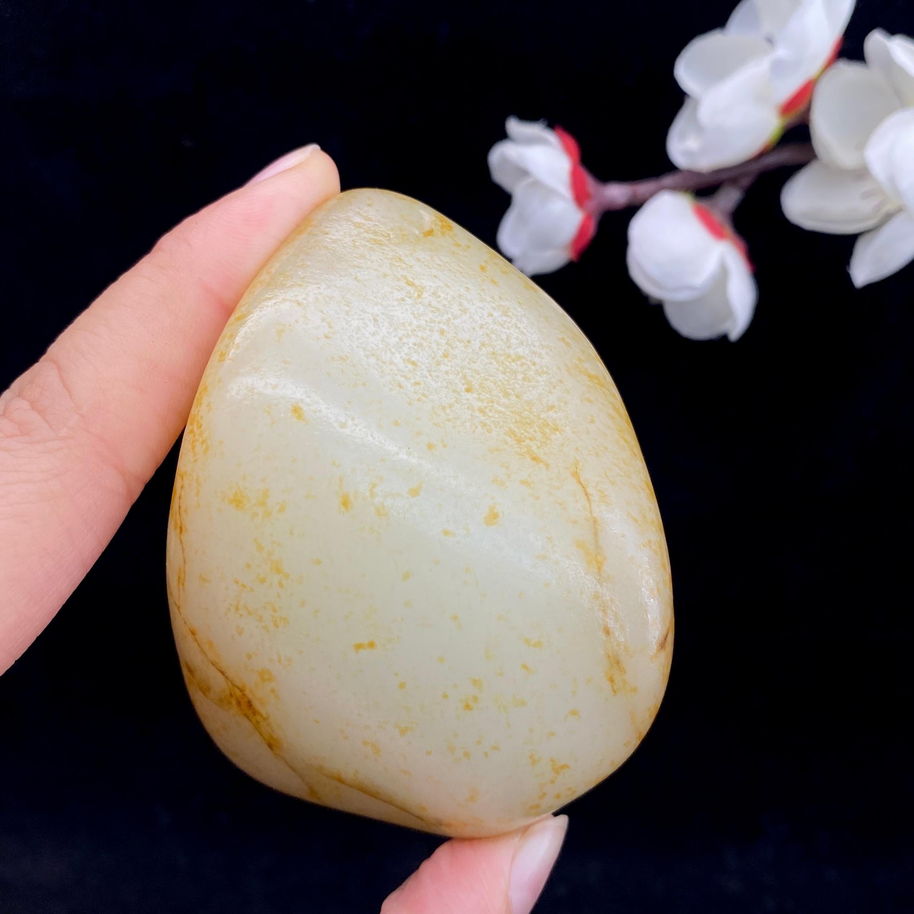 和田玉洒红皮籽料手把件（164g）