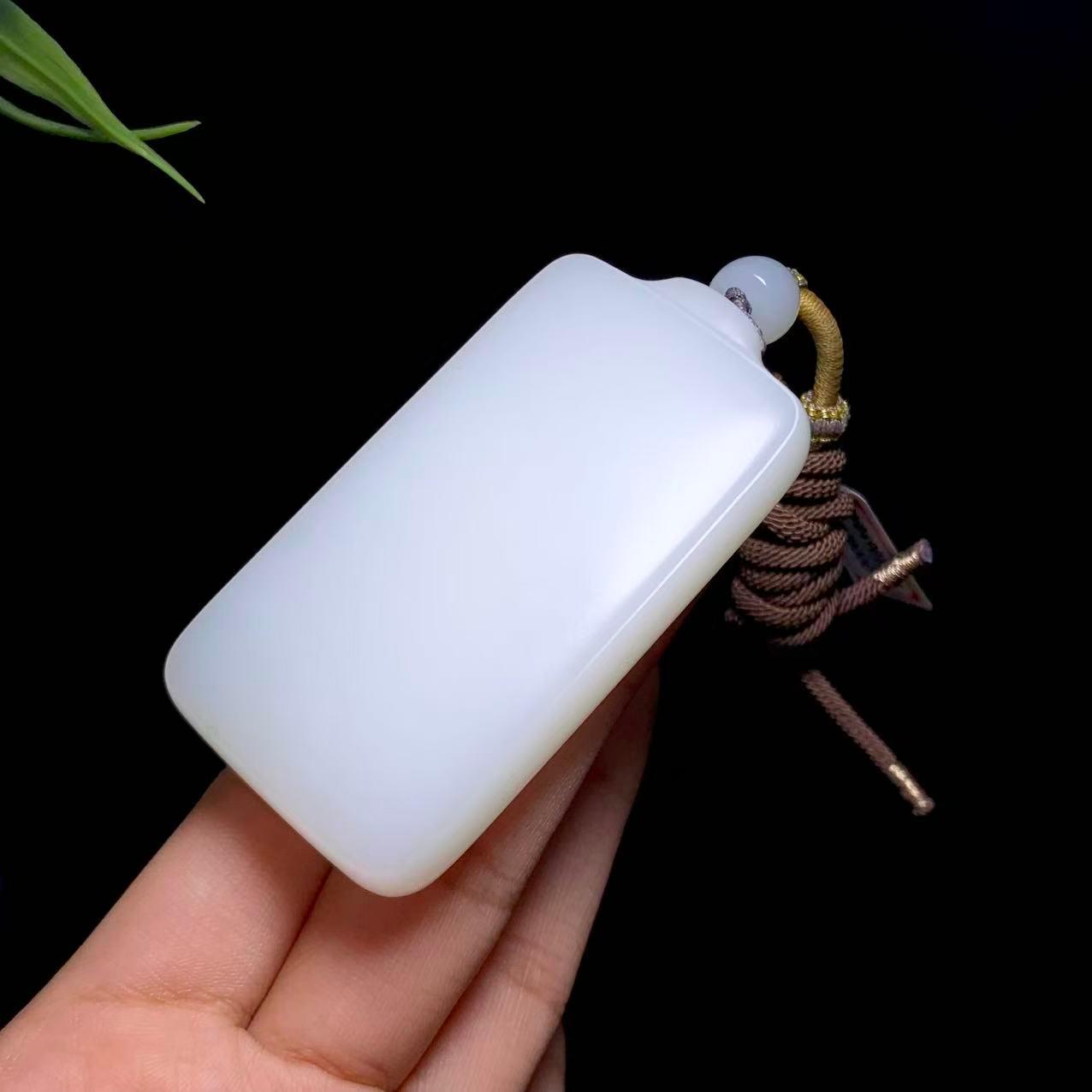 和田羊脂白玉平安无事牌（83.6g）
