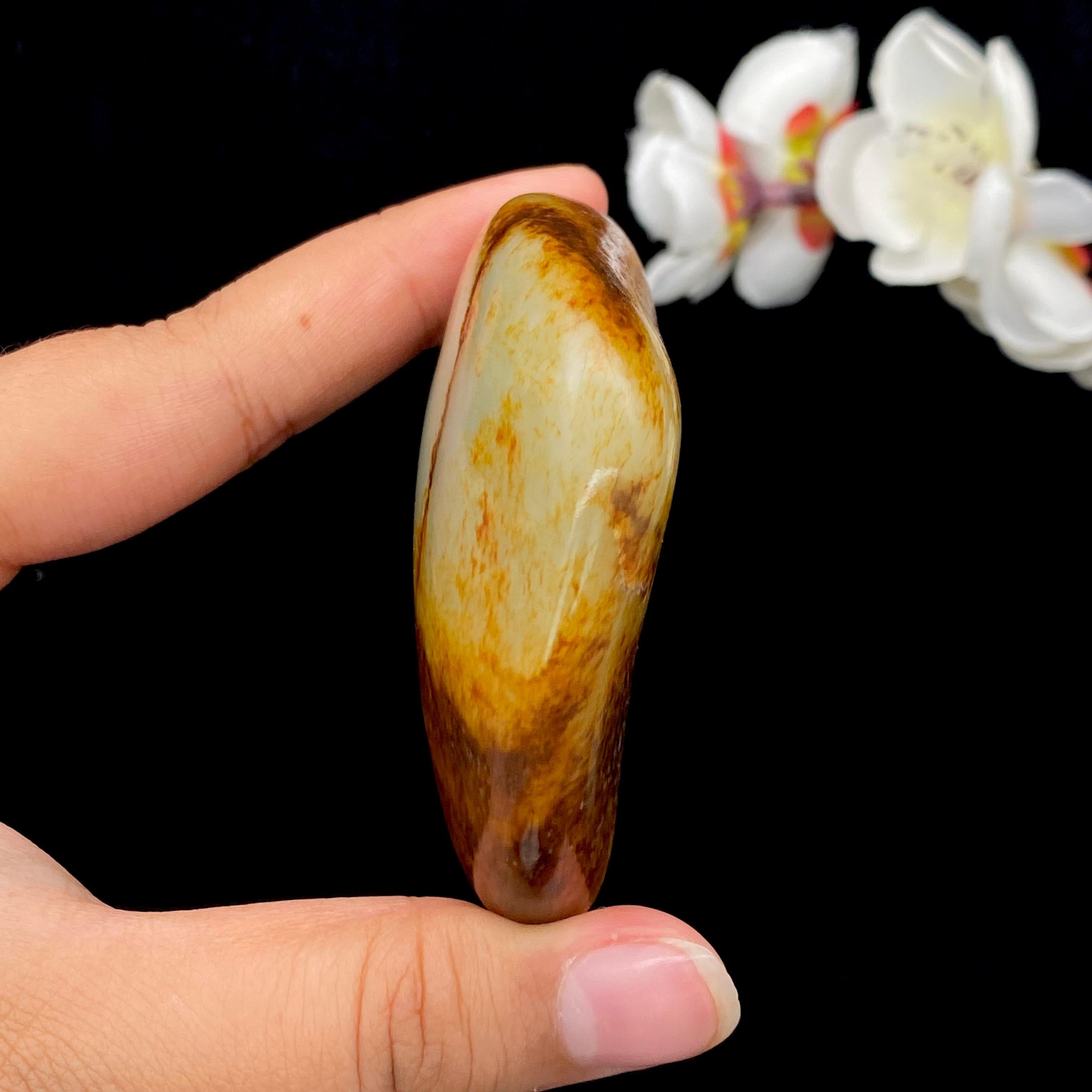 和田玉聚红皮籽料手把件（125.6g）