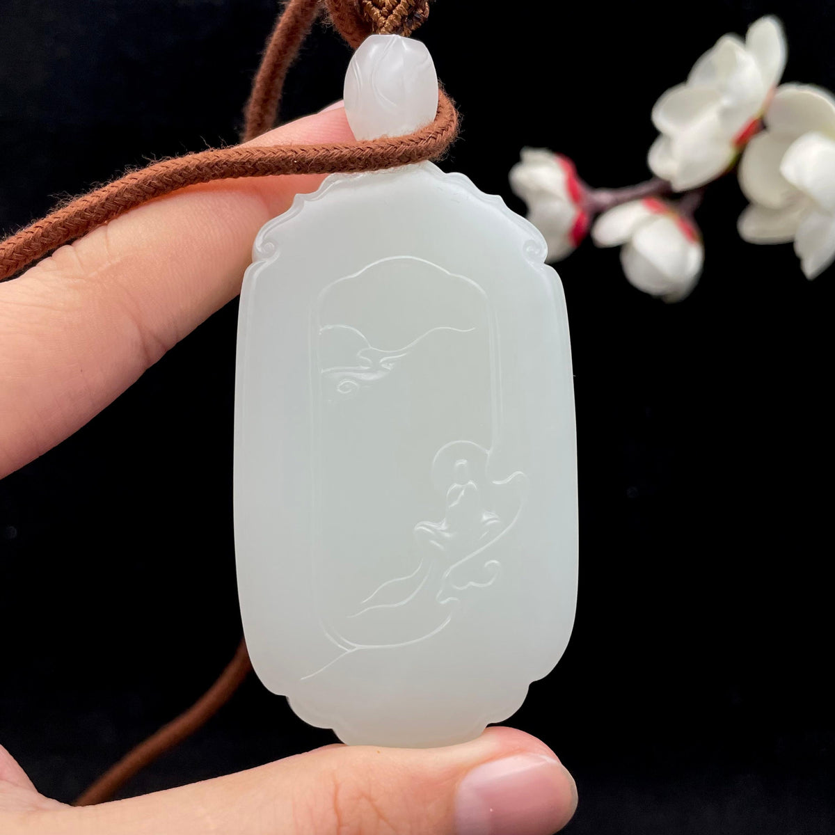 和田玉95的于田料白玉【坐观音】挂件（80.4g）