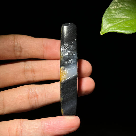 和田玉籽料黄沁皮青花山水牌（41.6g）