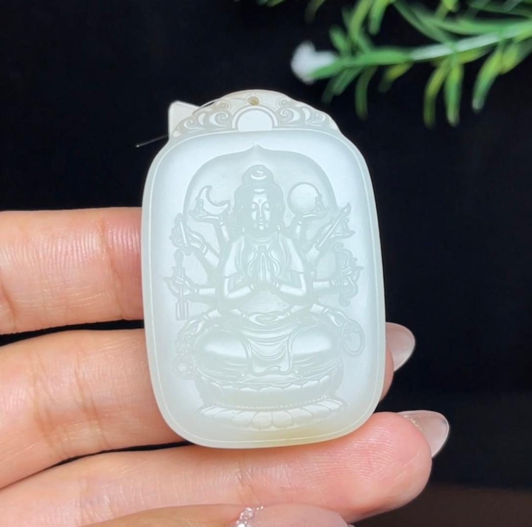和田玉且末糖白羊脂玉千手观音（33.3g）