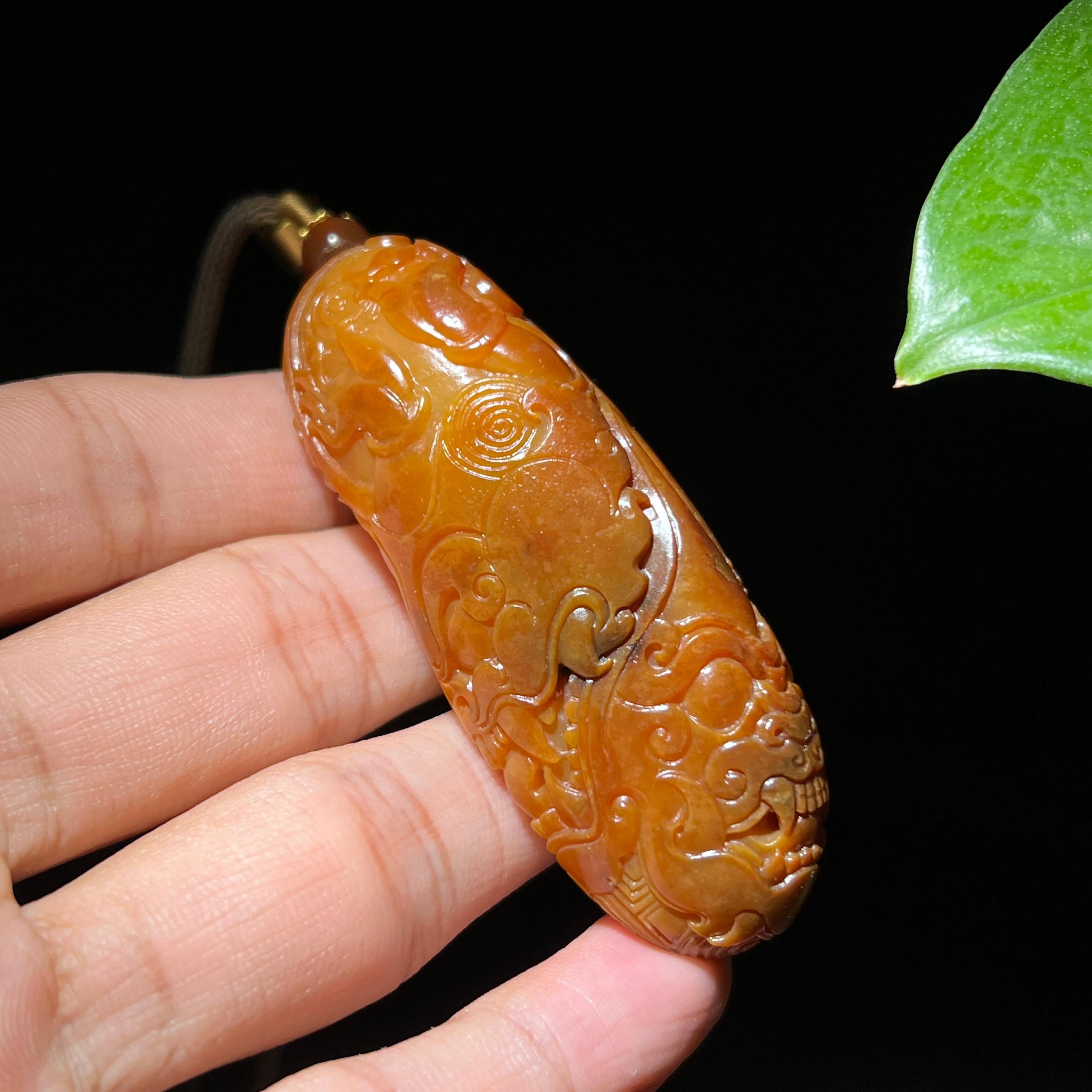 和田玉籽料黄沁守护挂件（60.0g）