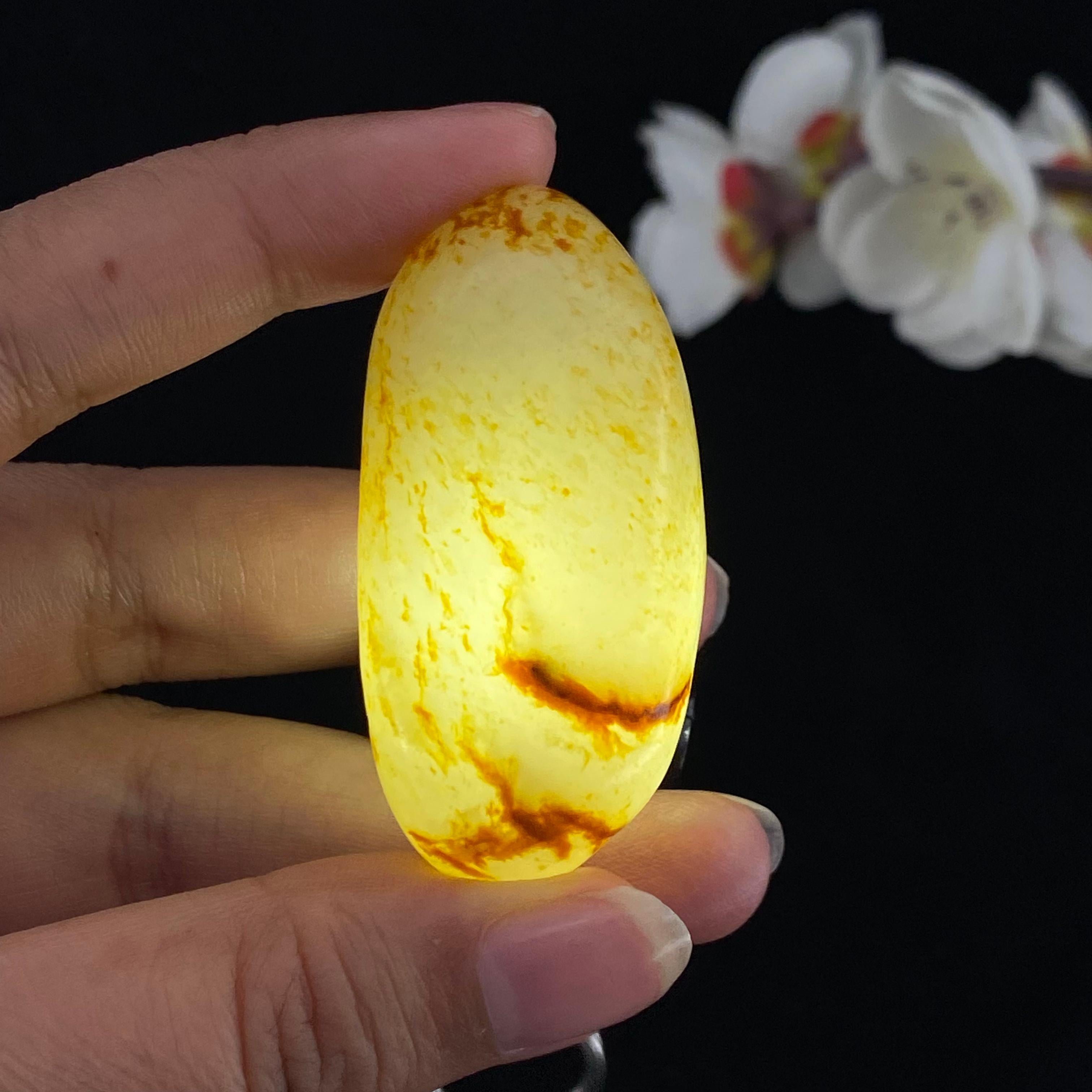 和田玉洒红皮籽料挂件（43.1g）