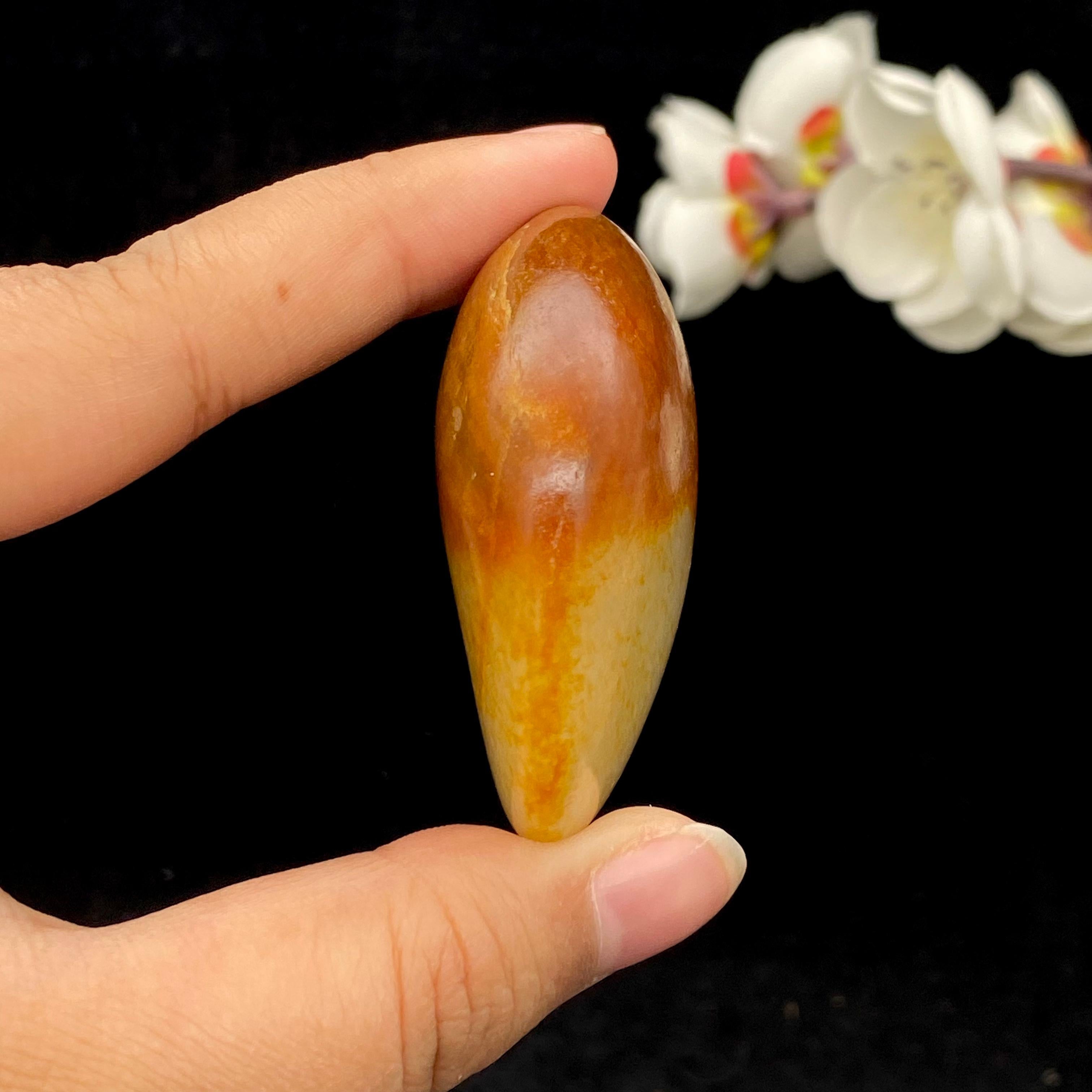 和田玉聚红皮籽料手把件（71.2g）