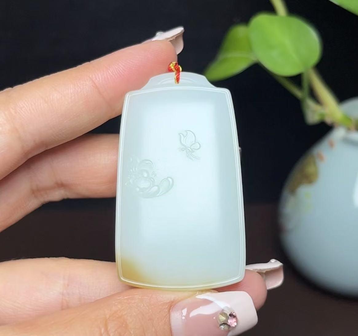 新疆和田玉且末料羊脂玉花开富贵平安牌（39.1g）