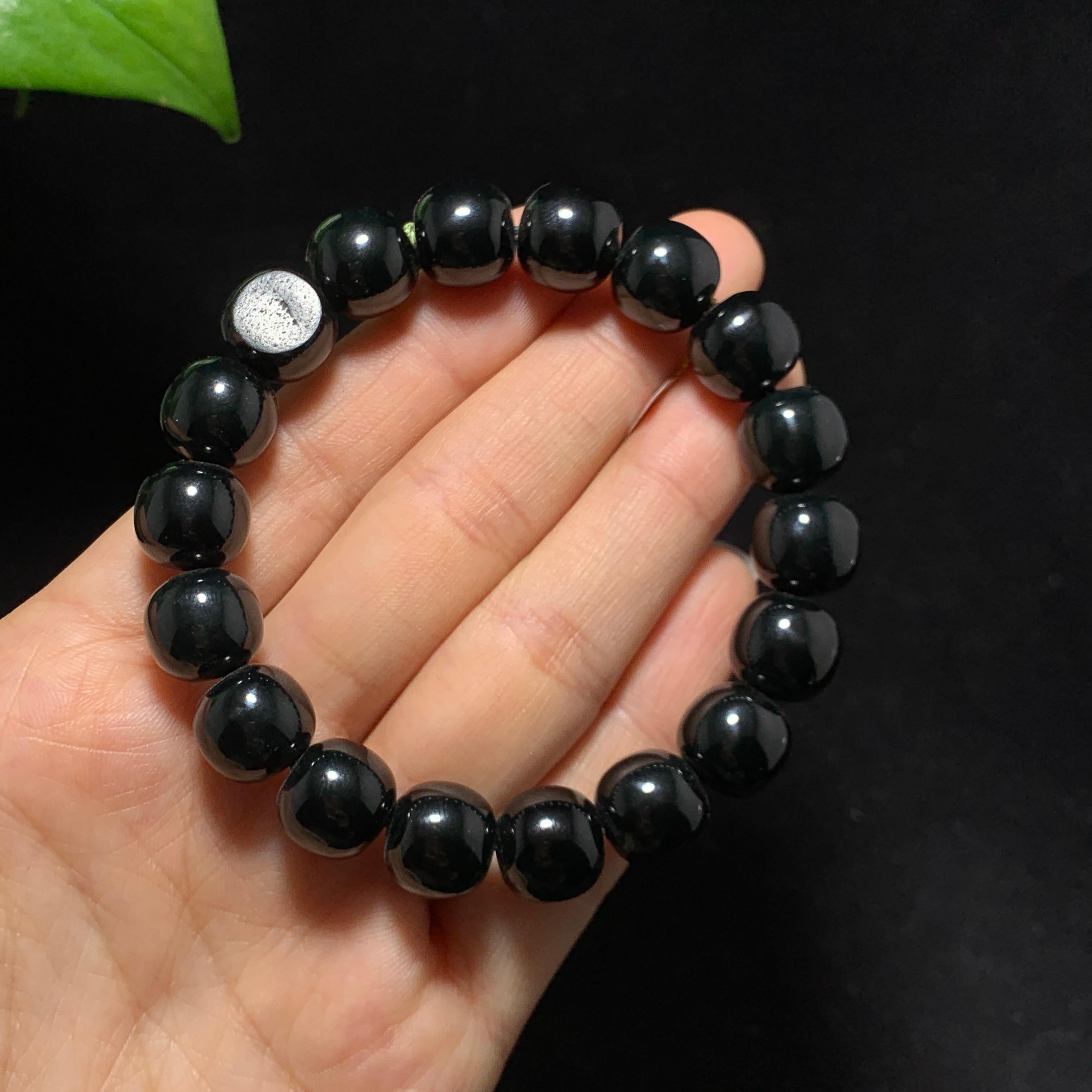 高品质和田籽料黑青老型珠手串（53.0g）
