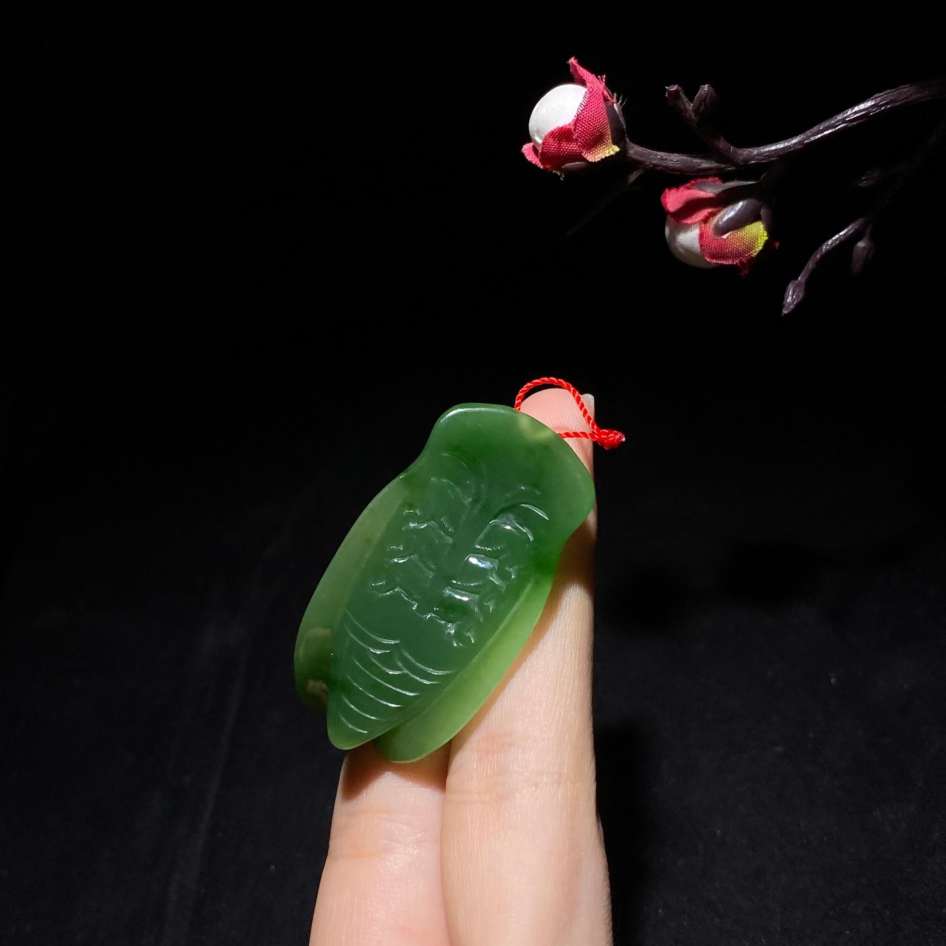 碧玉菠菜绿一鸣惊人挂件（14.6g）