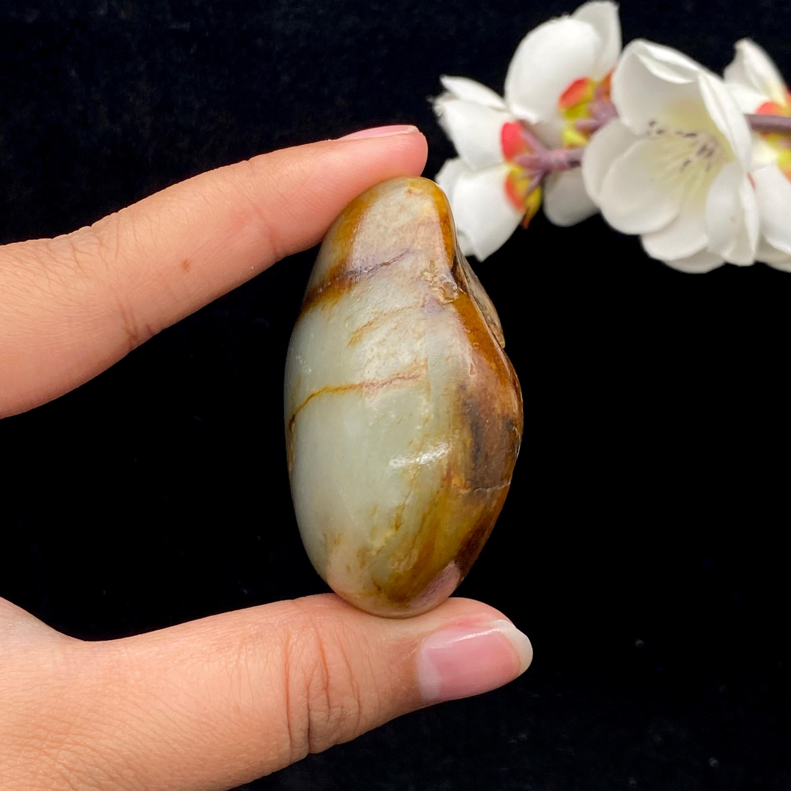 和田玉聚红皮籽料手把件（121.1g）