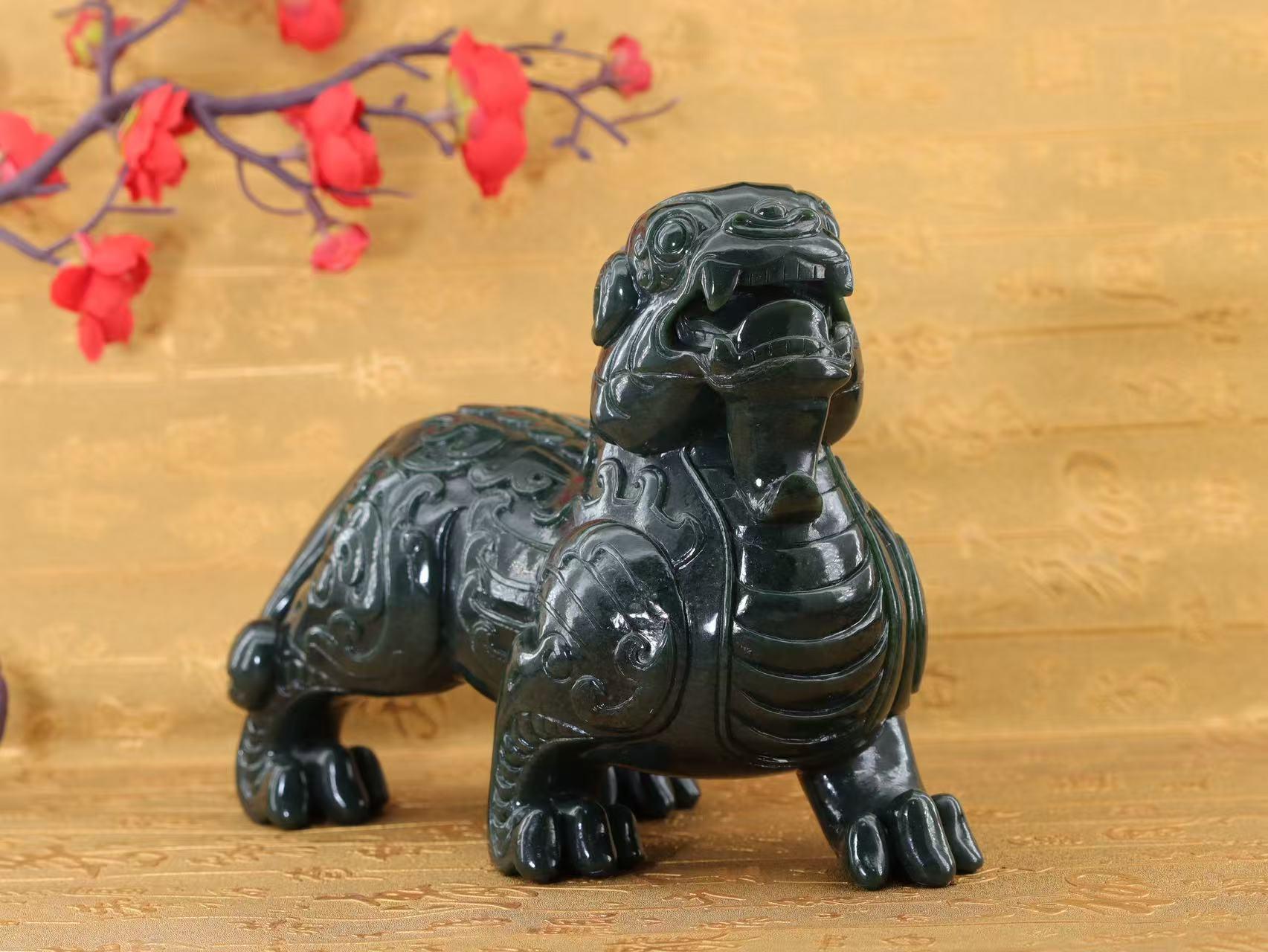 和田玉籽料黑青貔貅摆件（2650g）