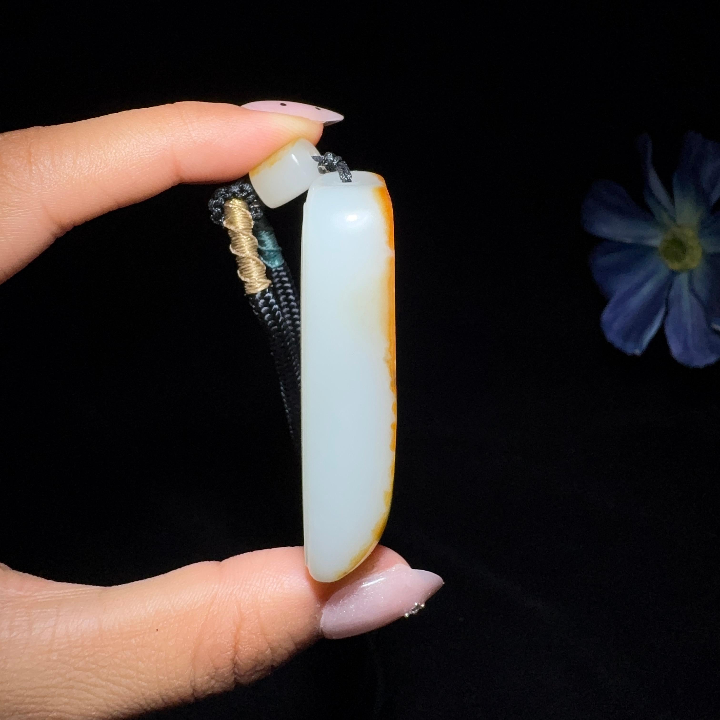 收藏级和田玉籽料平安无事牌（60.9g）