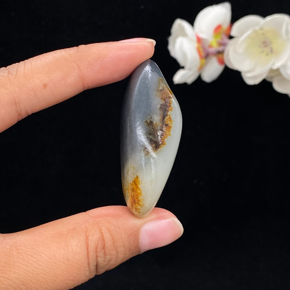 和田玉青花带黄皮籽料挂件（37.3g）