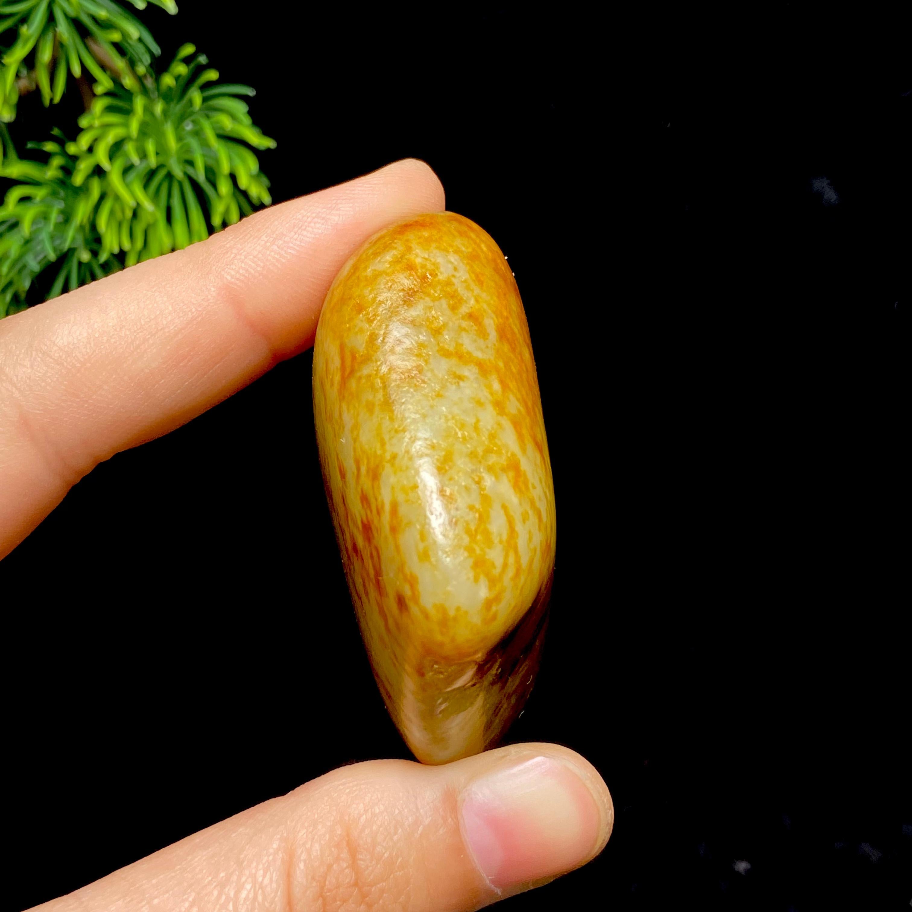 和田玉黄沁皮籽料（69.6g）
