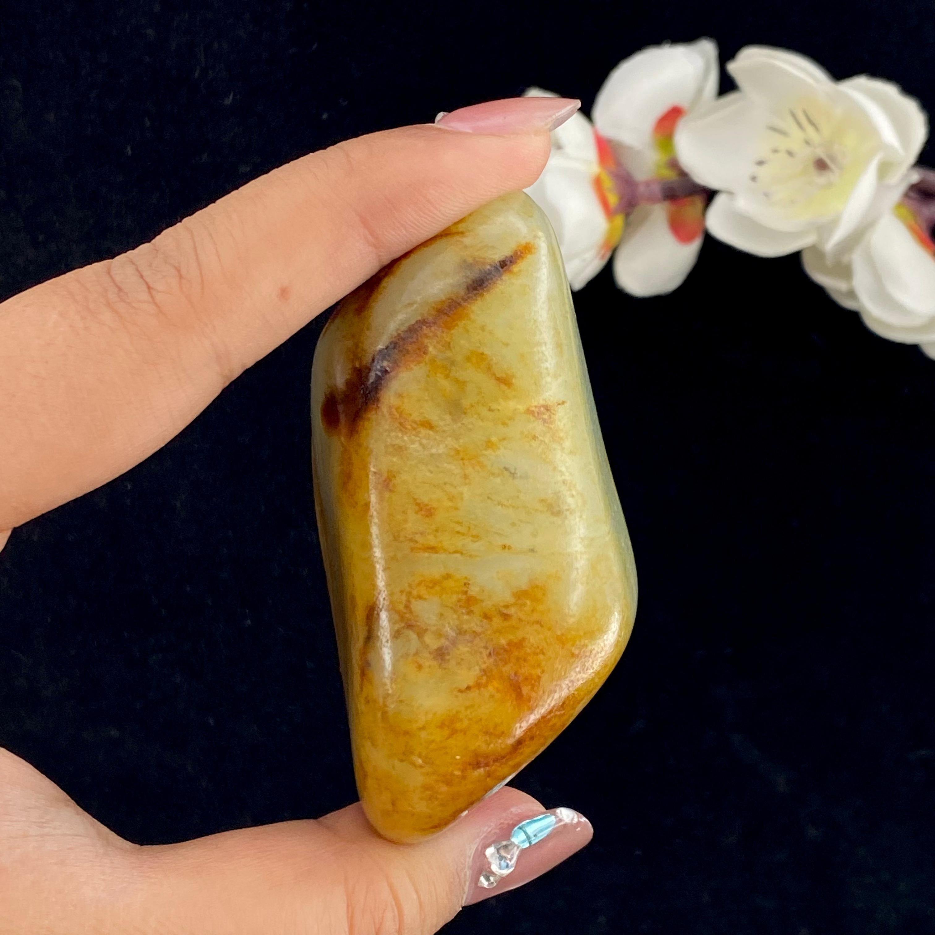 和田玉聚红皮籽料原石（184g）