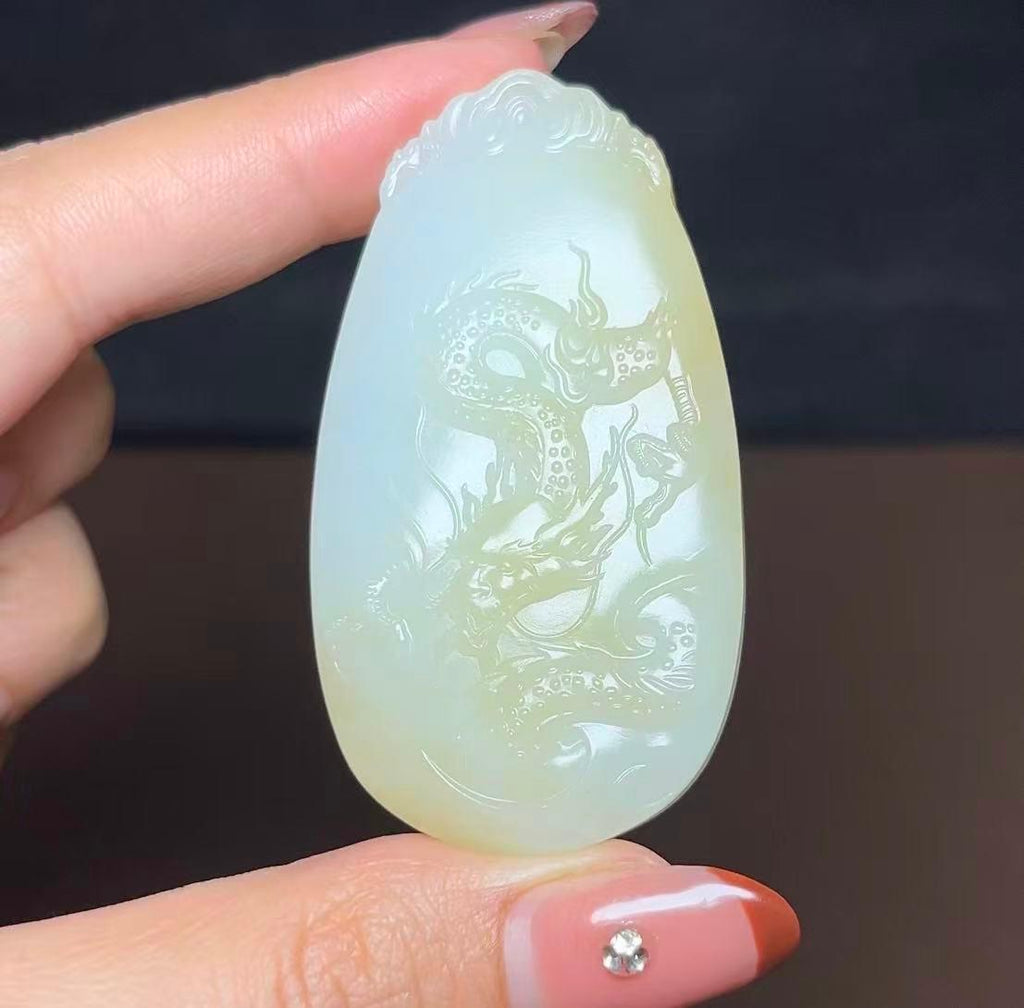 新疆和田玉且末料羊脂玉龙牌（43.8g）