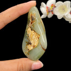 和田玉洒金皮翠青籽料手把件（98.1g）
