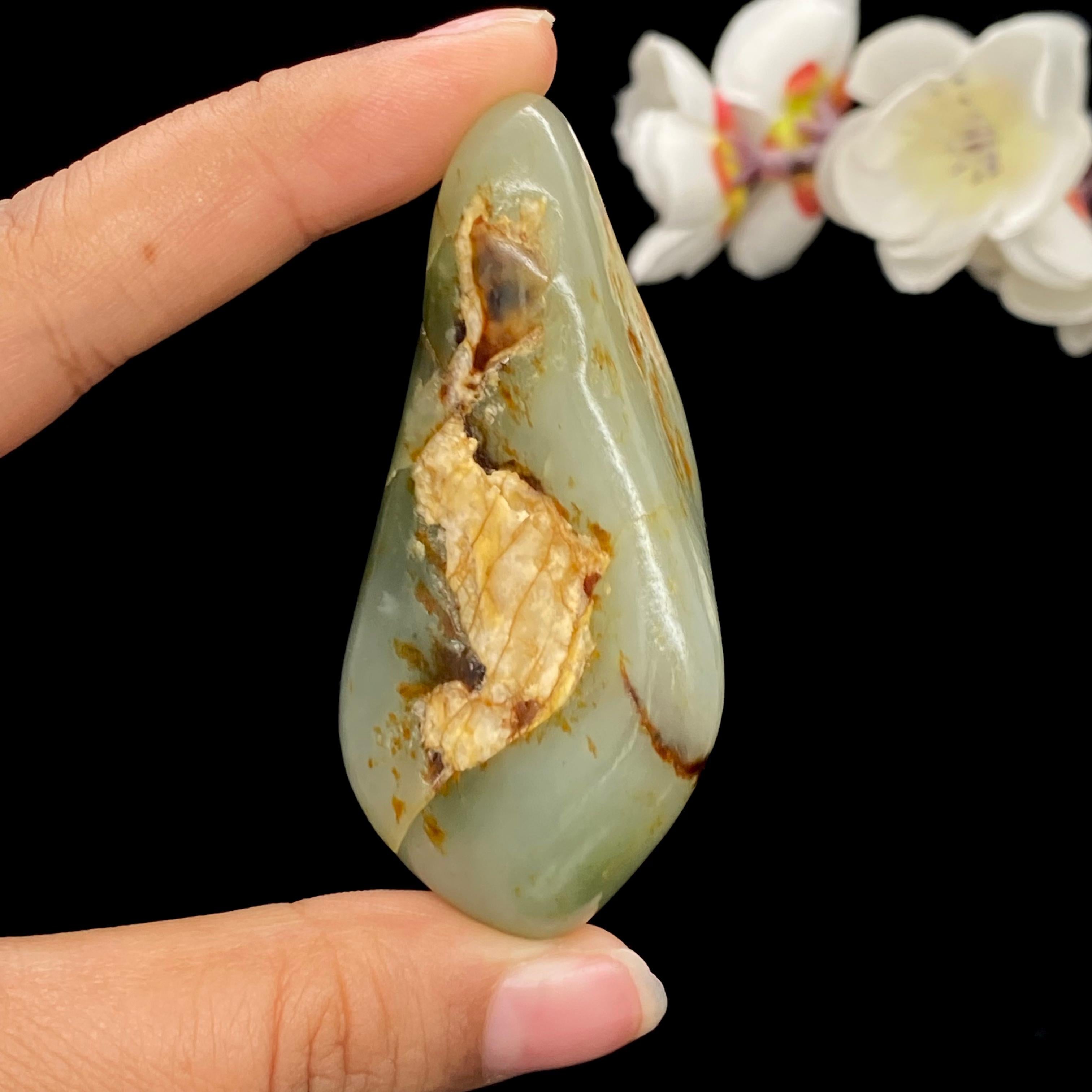 和田玉洒金皮翠青籽料手把件（98.1g）