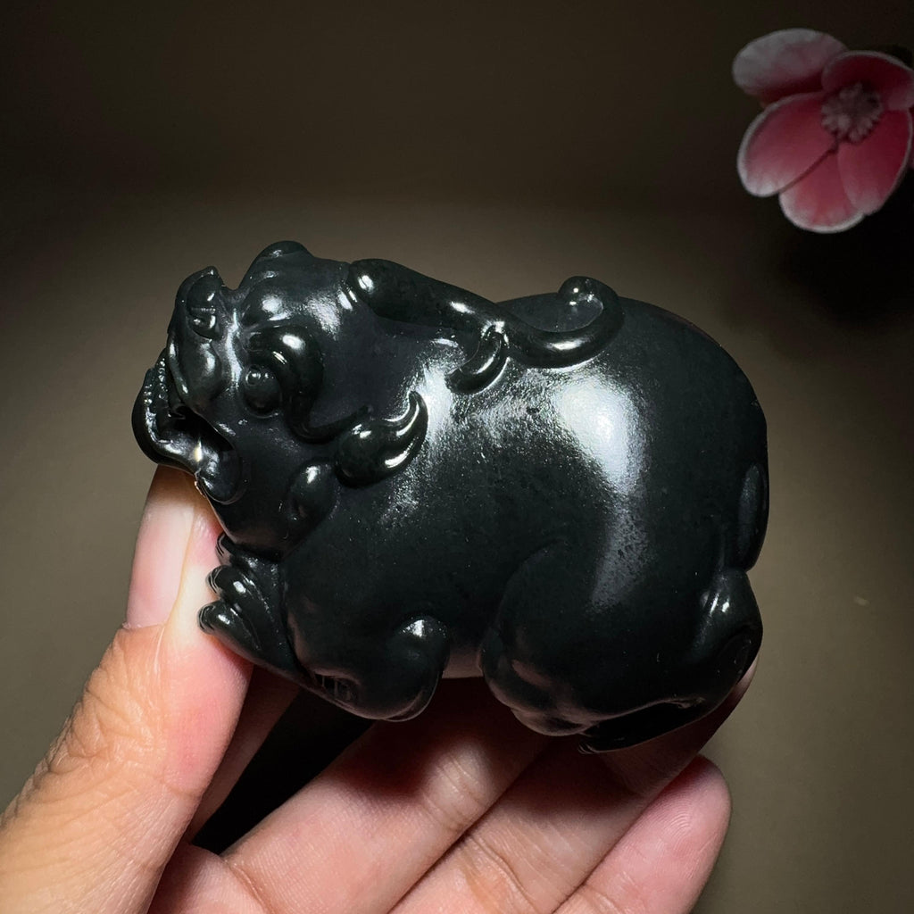 秒杀和田玉黑青手把件貔貅（181.9g）