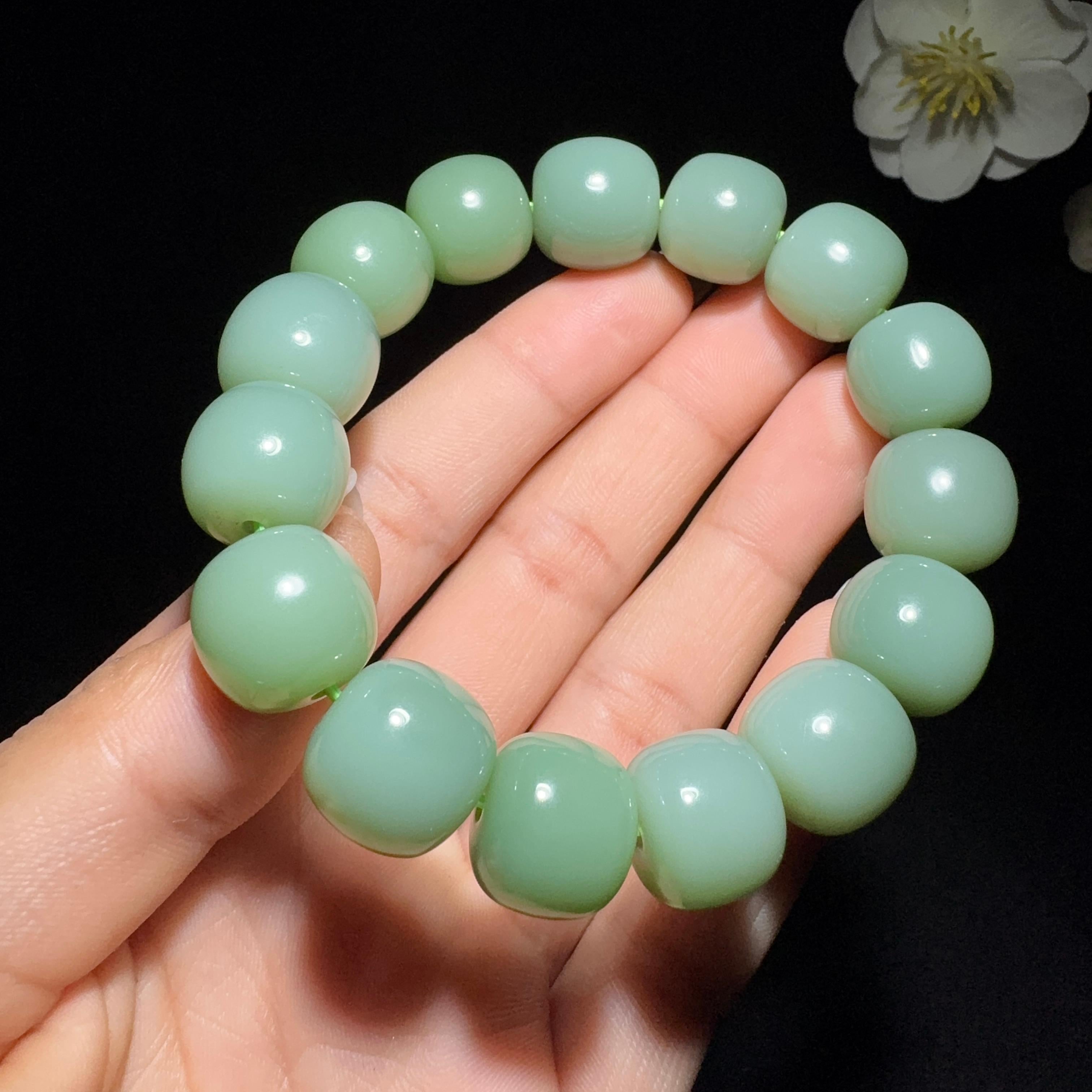 和田玉碧玉粉青老型珠手串（68.6g）