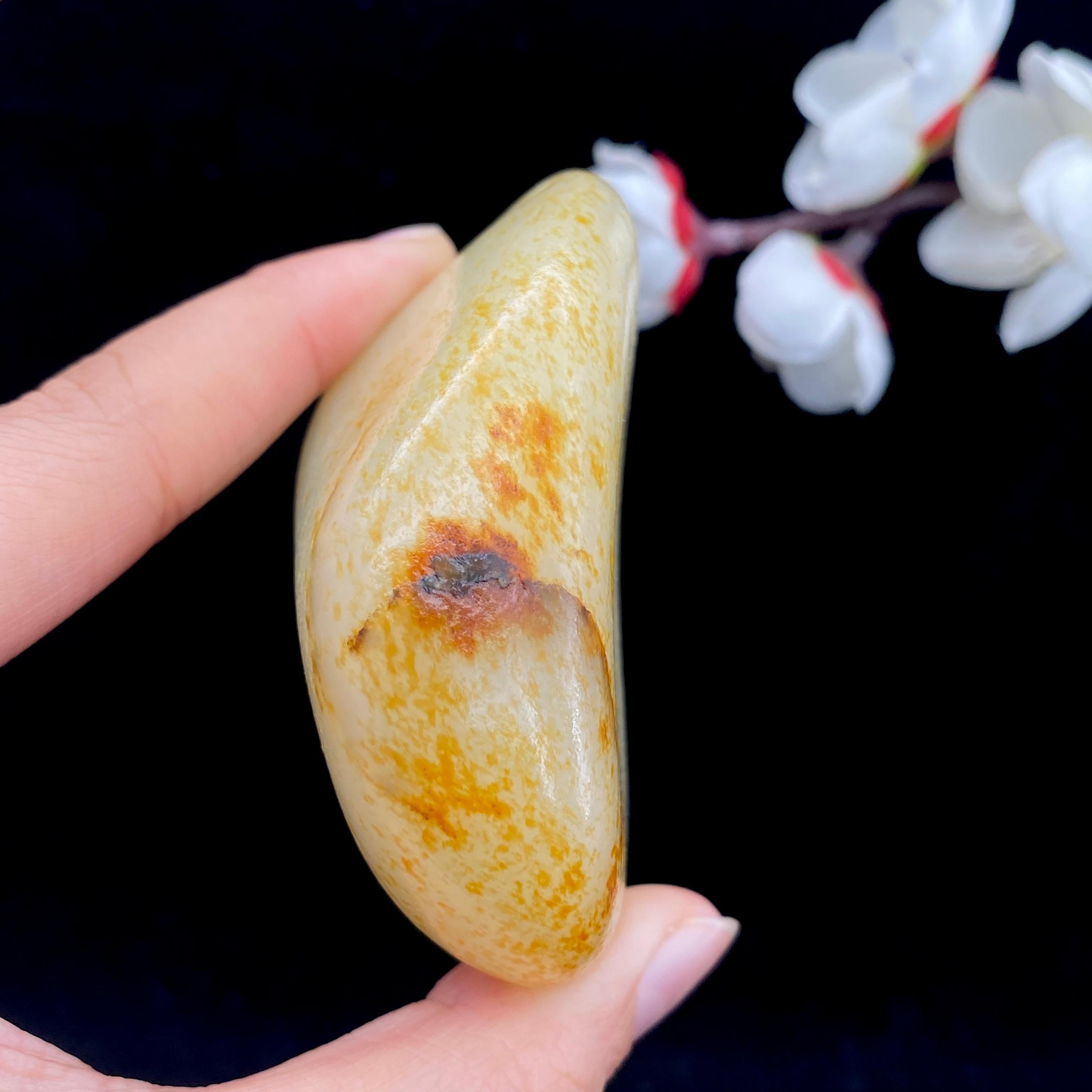 和田玉洒红皮籽料手把件（164g）