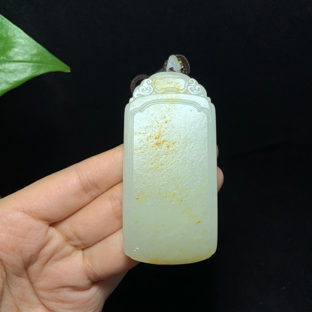 收藏级和田玉洒金皮籽料无事牌挂件（87.2g）