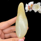 和田玉洒金皮籽料水滴形手把件（84.5g）