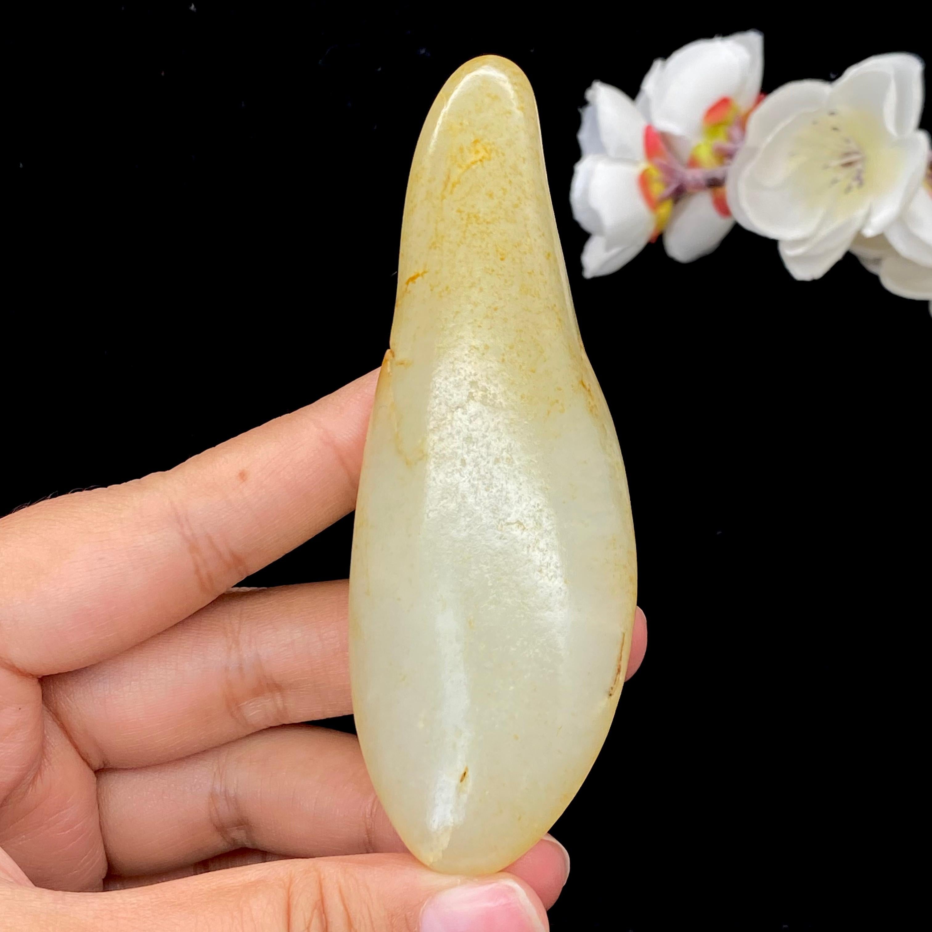 和田玉洒金皮籽料水滴形手把件（84.5g）