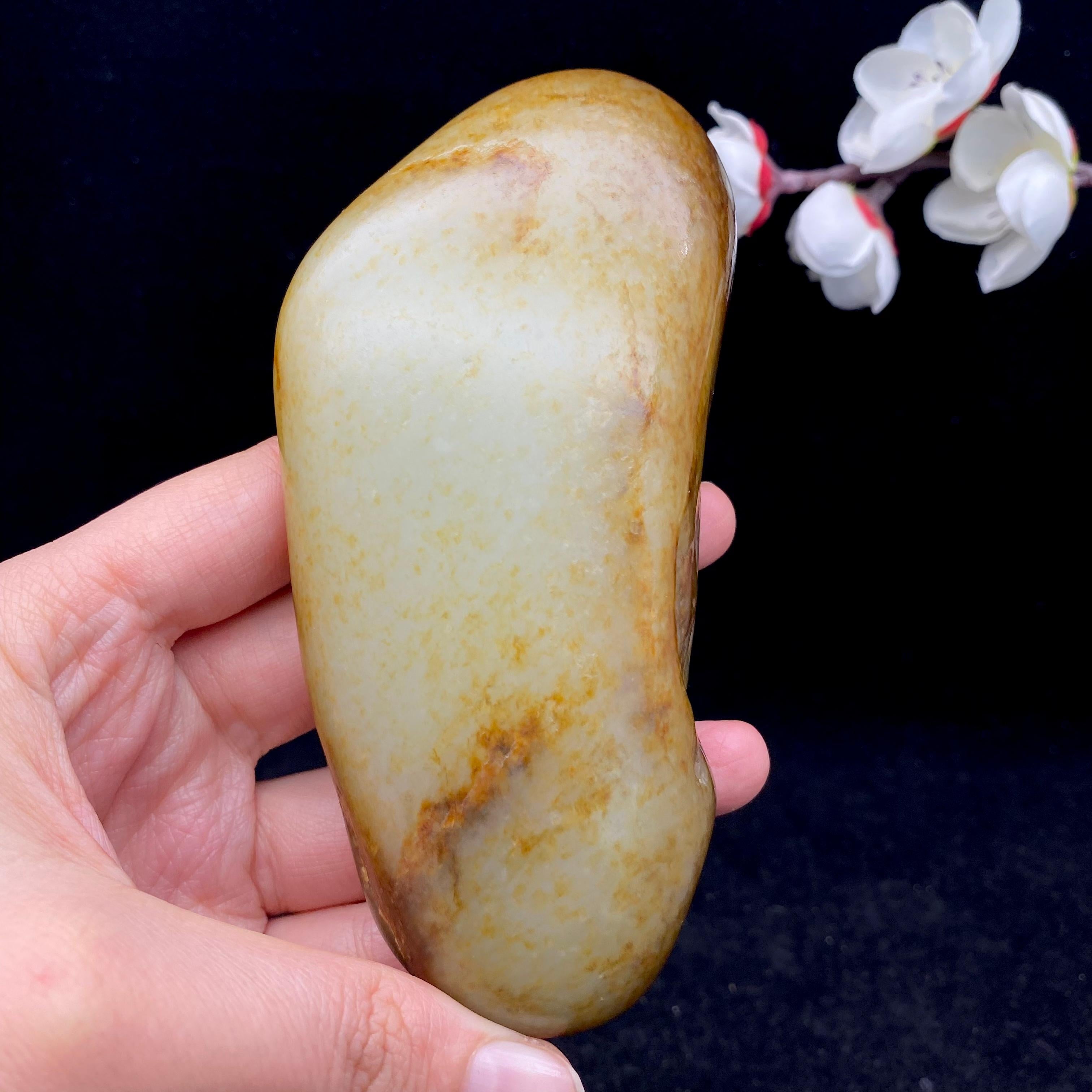 和田玉秋梨皮籽料手把件（295.3g）