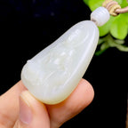 和田玉新疆且末米达料白玉观音（27.3g）