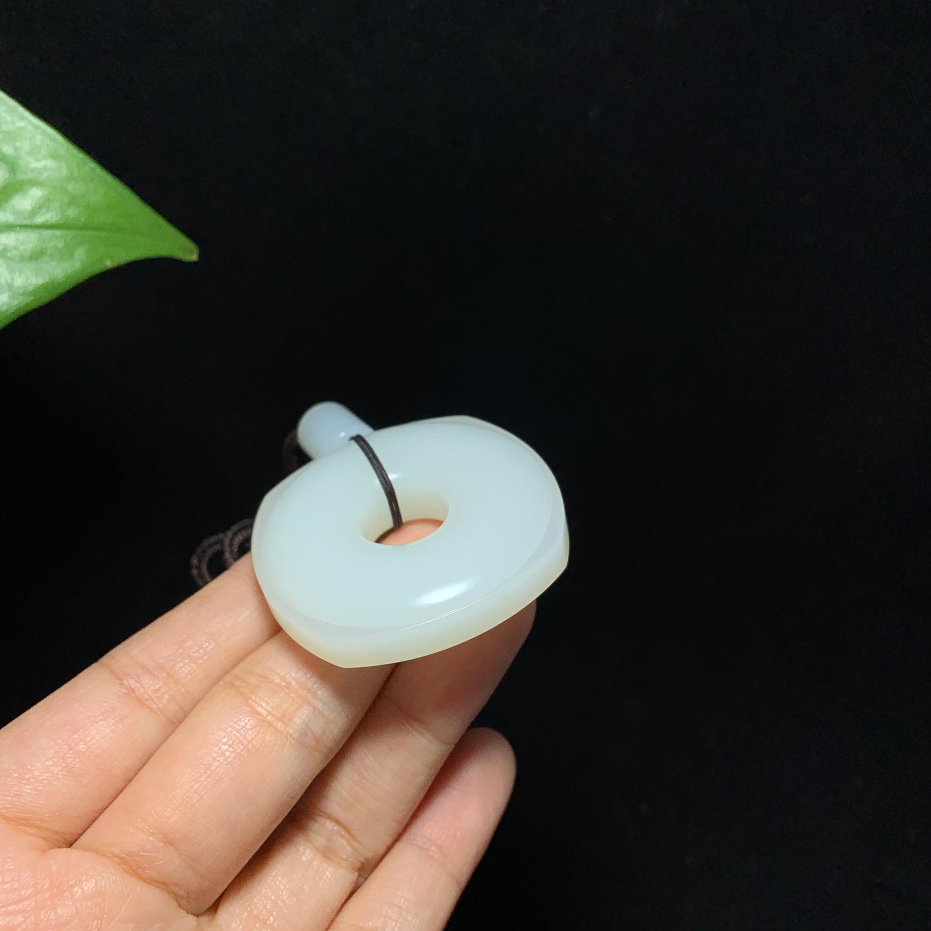 收藏级和田山料羊脂白玉四方平安扣（37.8g）