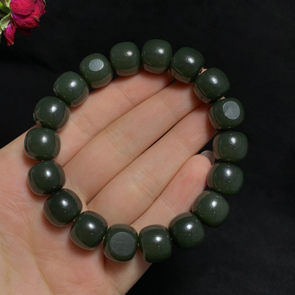 收藏级和田玉籽料沙枣青老型珠手串（67.6g）