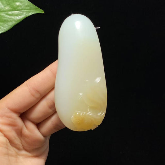 高品质新疆且末糖白玉连年有余手把件（114.8g）