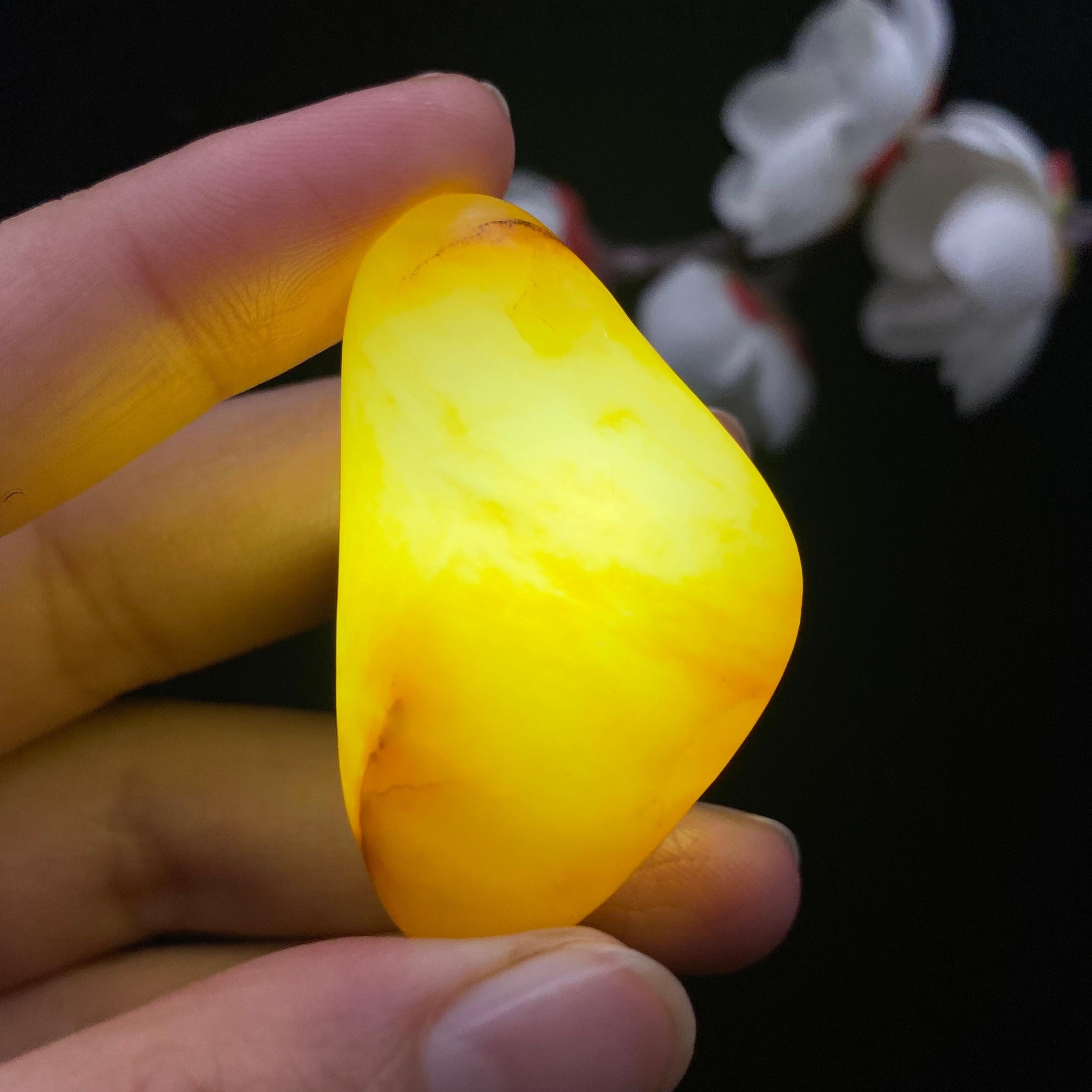 和田玉黄皮籽料挂件（19.1g）