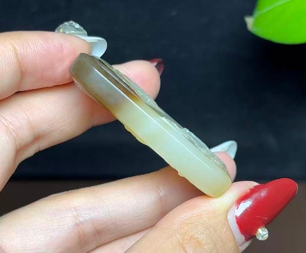 新疆和田玉且末糖白料龙牌山水（28.2g）