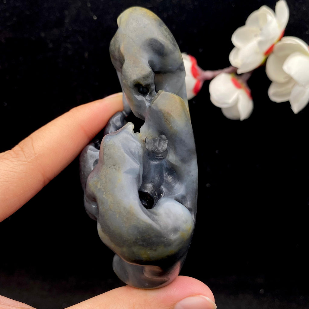 和田玉-青花籽料【镂空太湖石】手把件（140.5g）