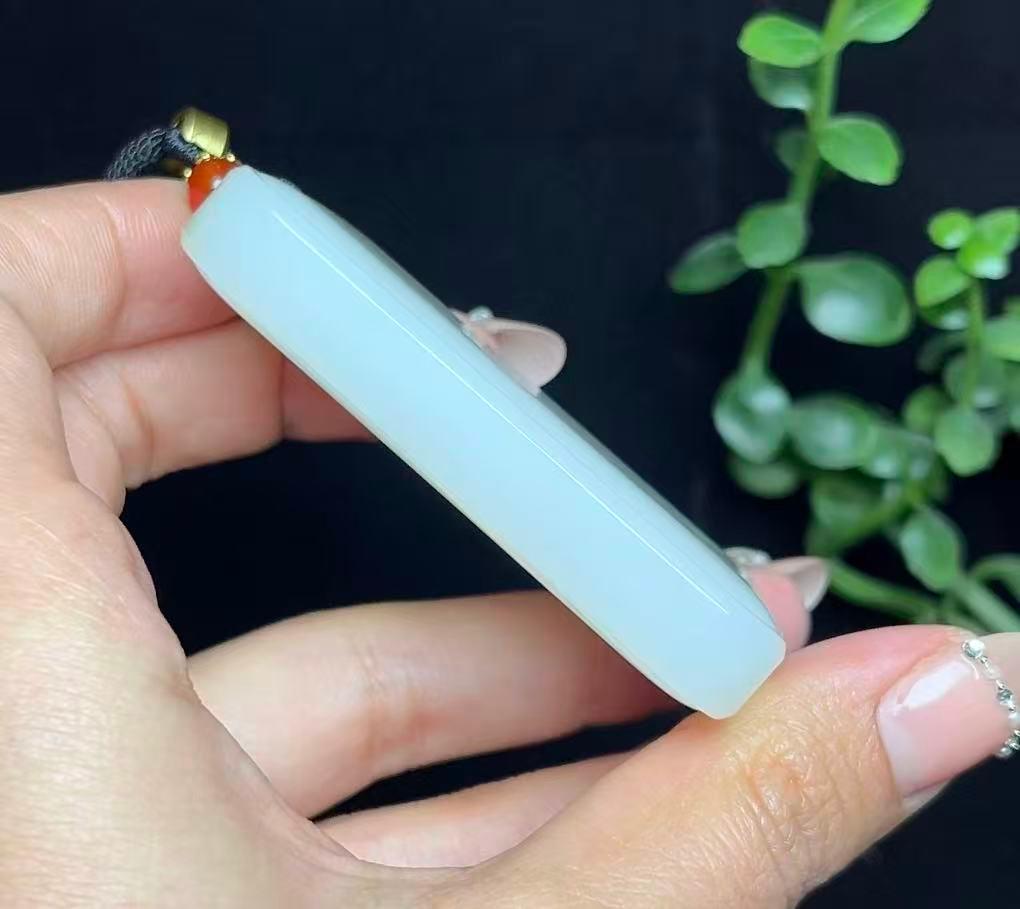 和田玉且末料羊脂玉平安无事牌（77.6g）