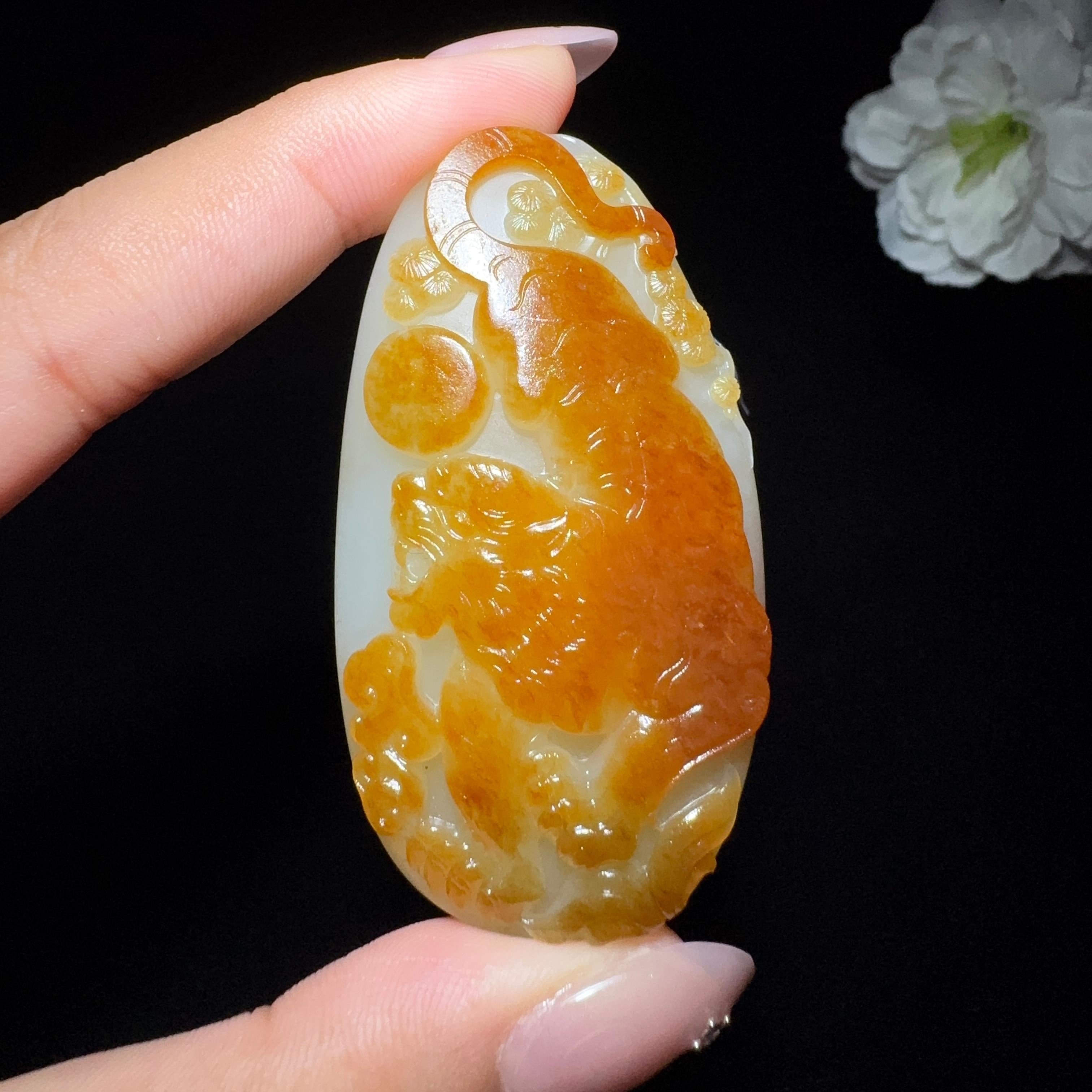 和田玉籽料虎虎生威挂件（52.2g）
