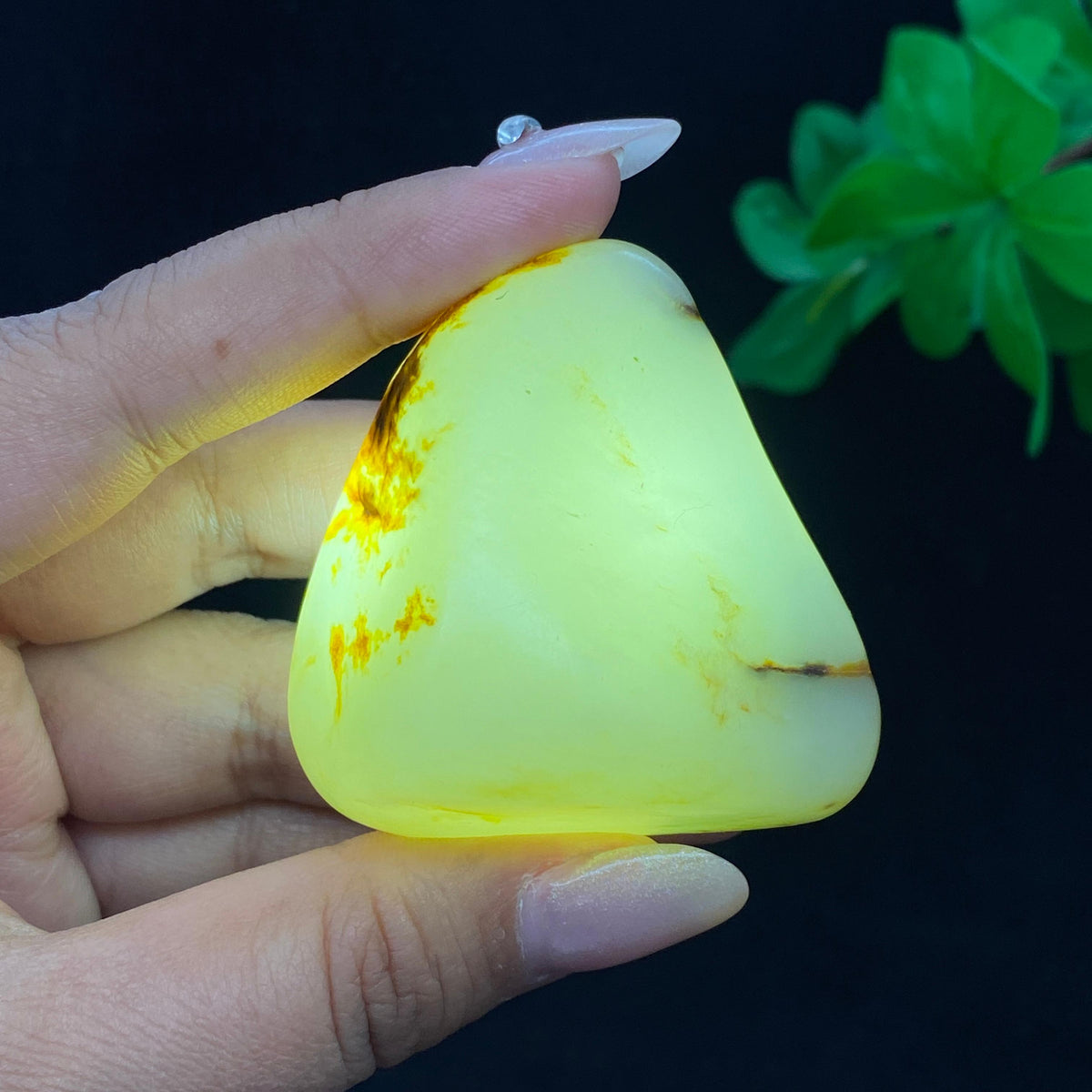 和田玉黄皮籽料手把件（91.3g）