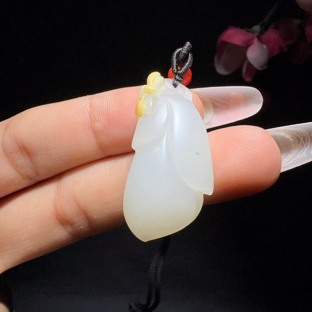 和田玉籽料挂件玉兰花（8.9g）