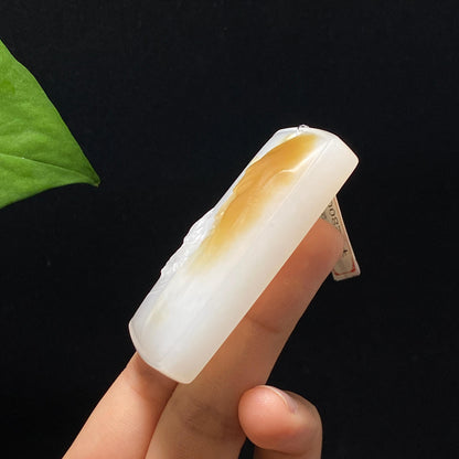 和田玉且末糖白关公牌挂件（50.7g）