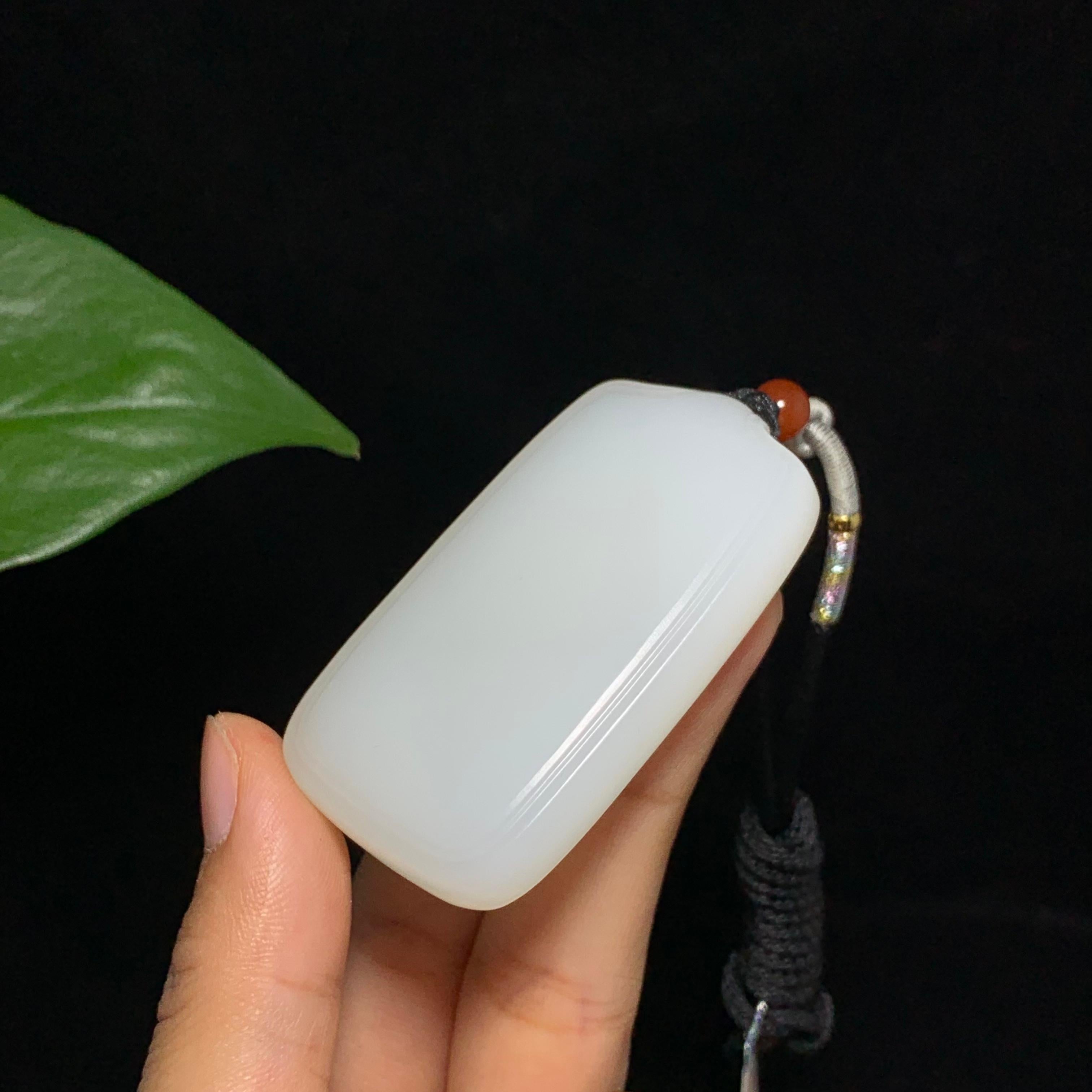 毕业级和田山料羊脂白玉无事牌挂件（52.0g）