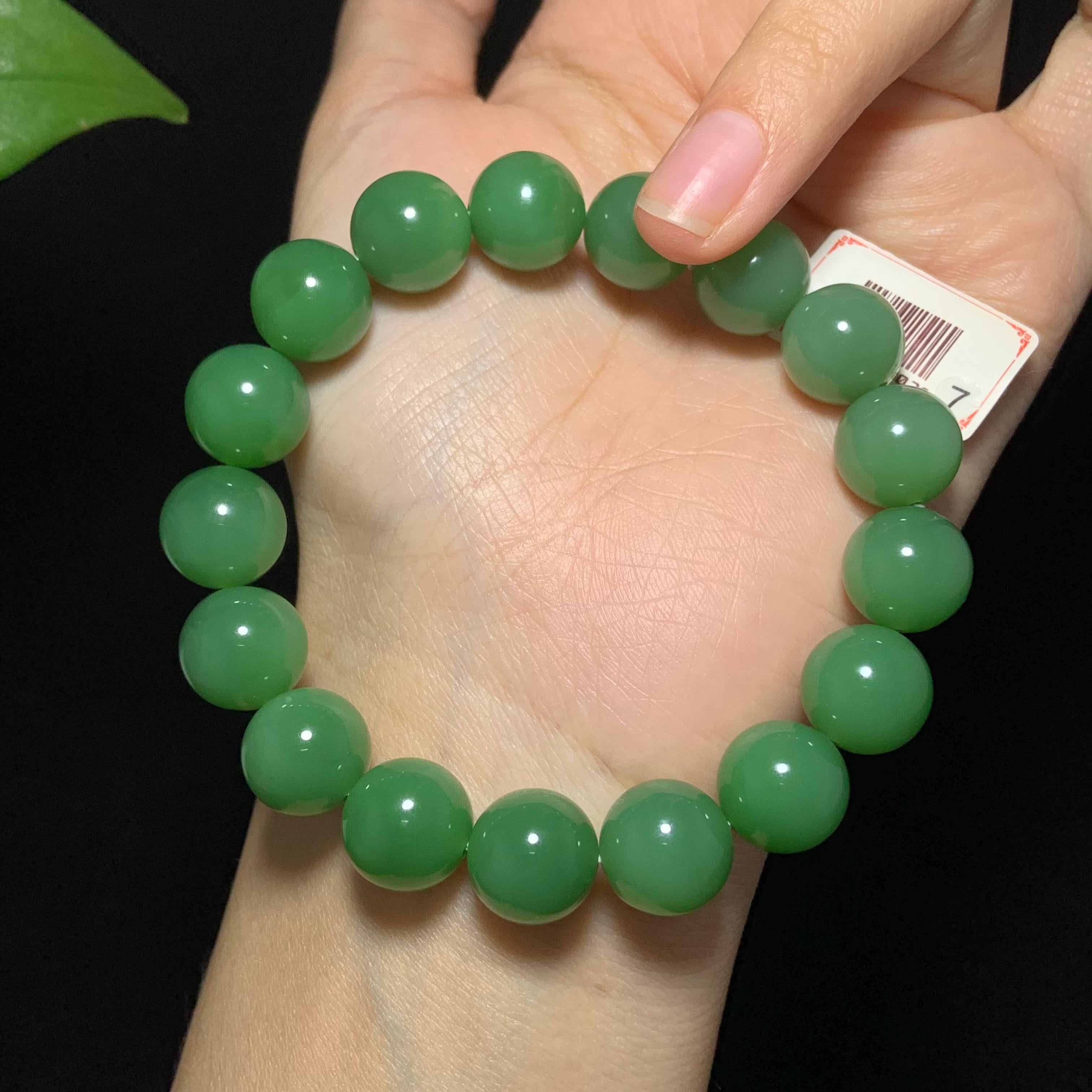 收藏级碧玉粉绿圆珠手串（48.0g）