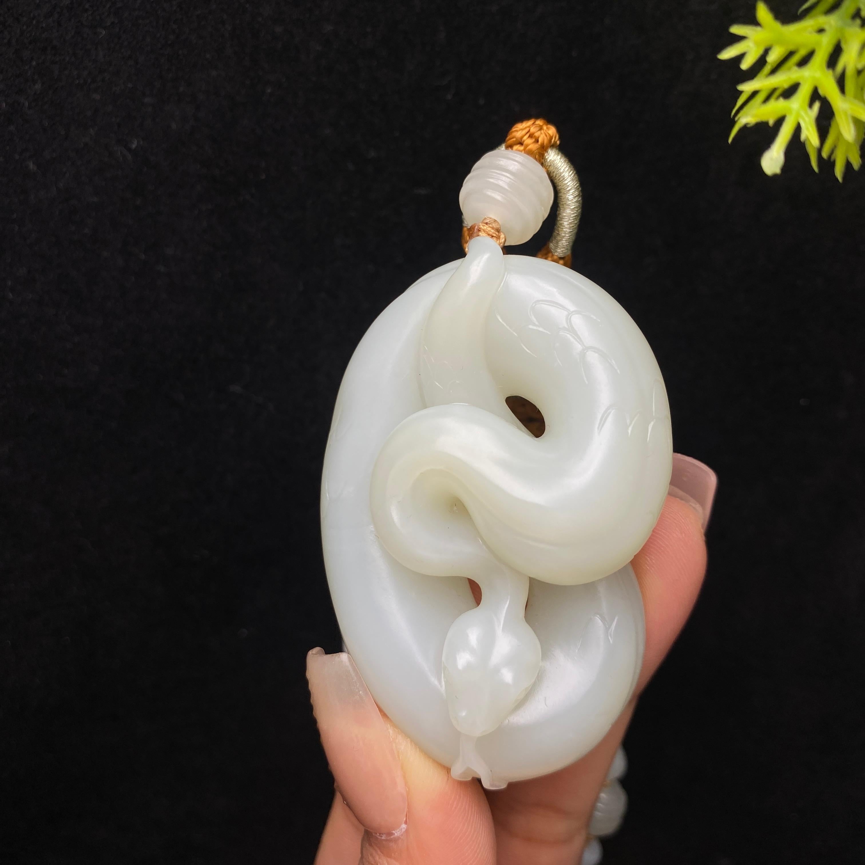 和田玉米达料生肖蛇挂件（收藏款）（68.999g）