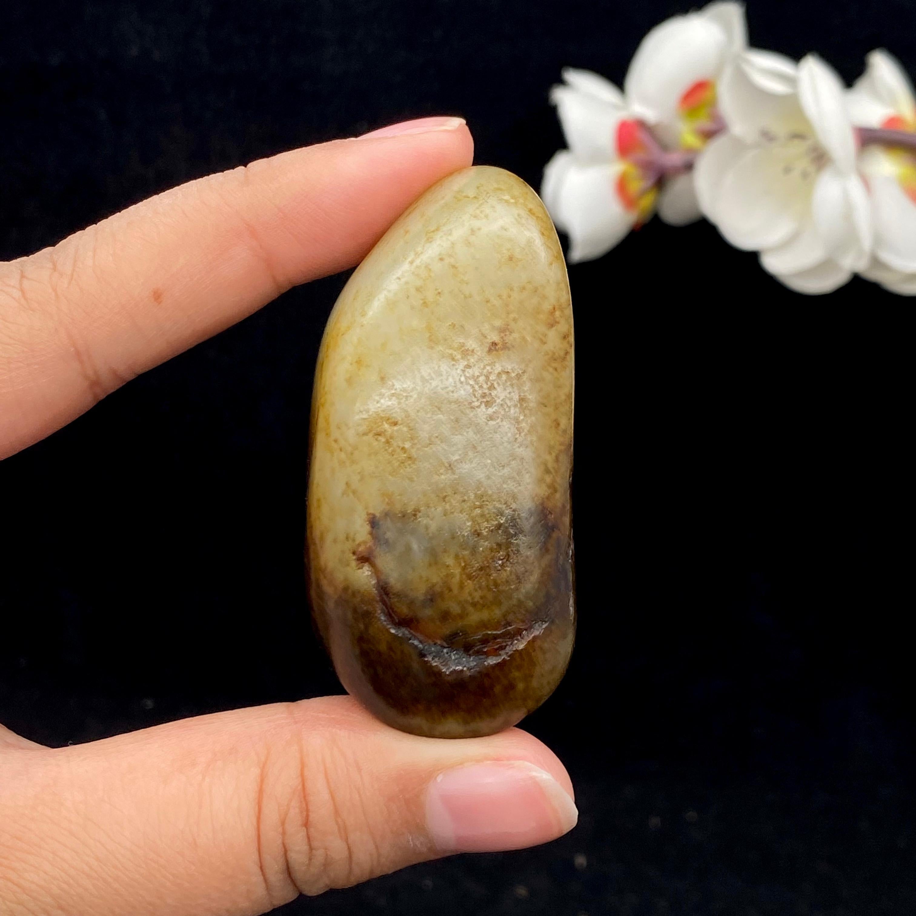 和田玉聚黑皮籽料大挂件（65.3g）