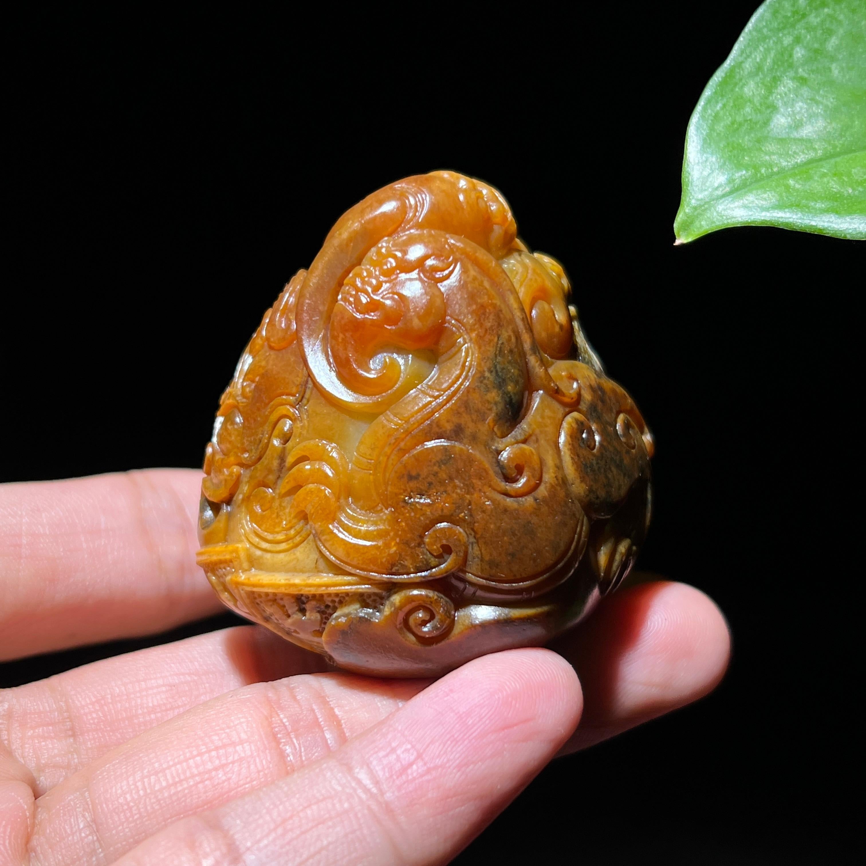 和田玉籽料黄沁貔貅手把件（155.1g）