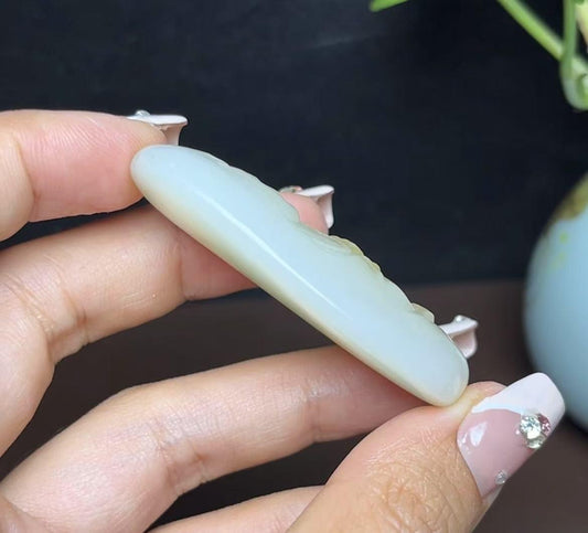 新疆和田玉且末糖羊脂玉观音佛牌（27.8g）